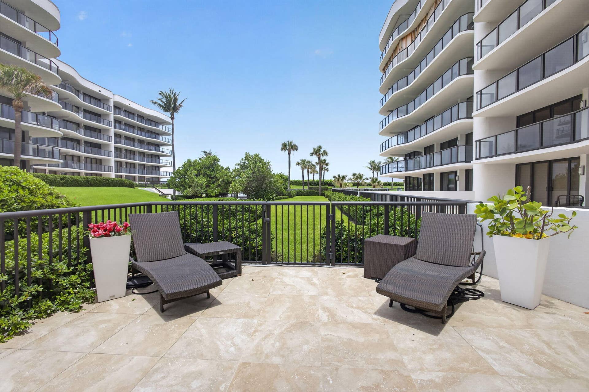 3440 S OCEAN Boulevard, #105S, Palm Beach, FL 33480 Lanai