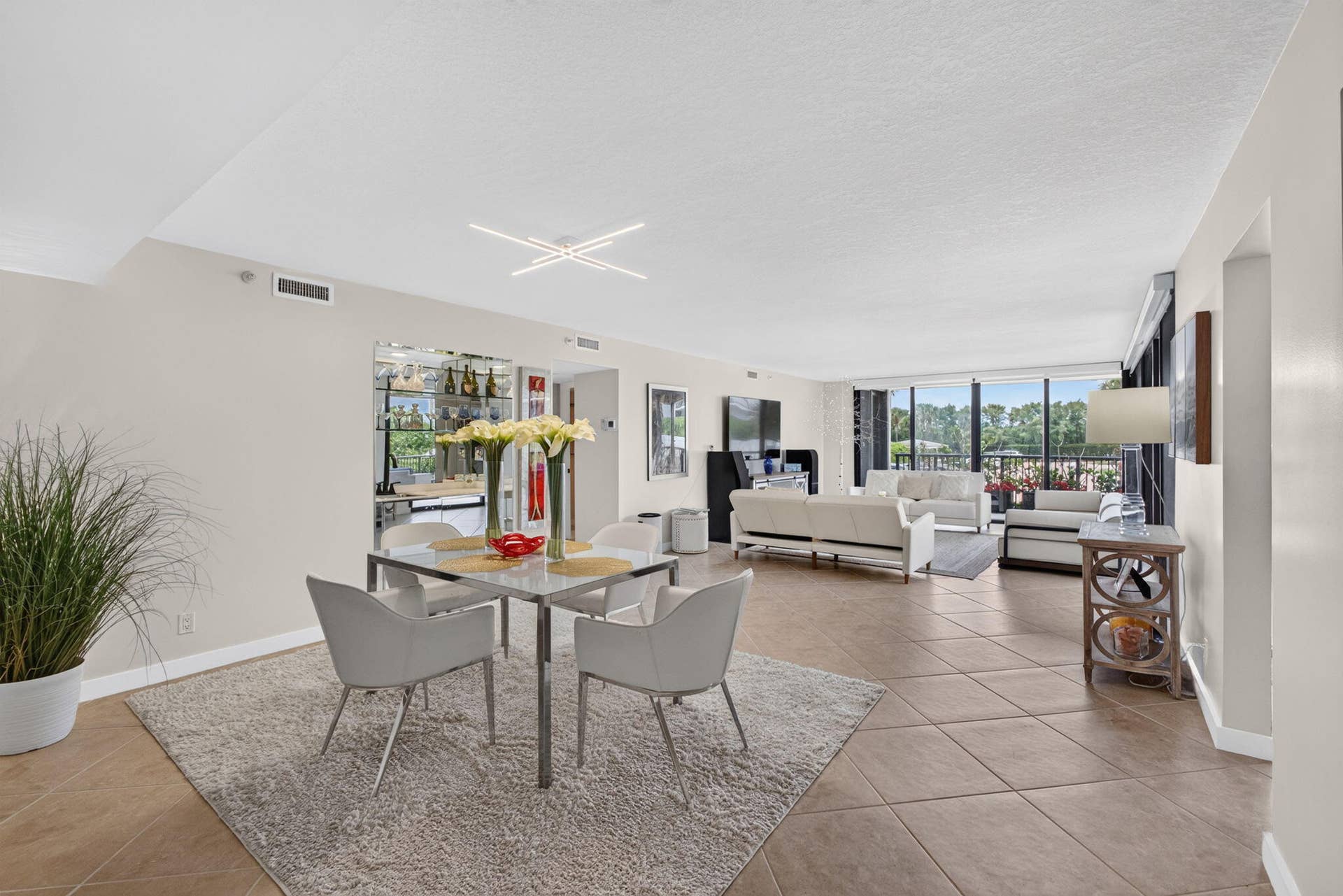 3440 S OCEAN Boulevard, #105S, Palm Beach, FL 33480 Dining and Living Room
