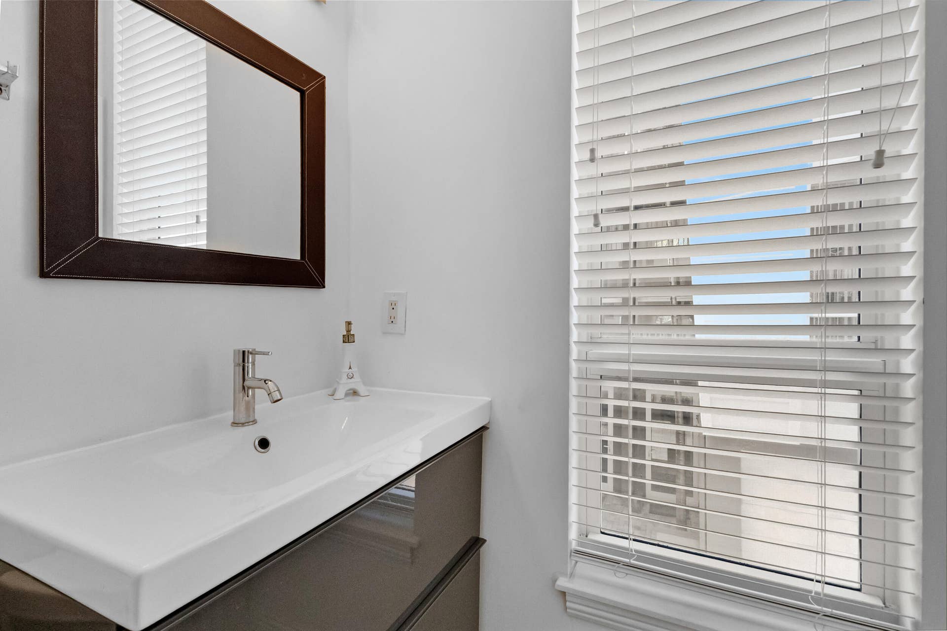 711 SE 16th Court, Fort Lauderdale, FL 33316 66_accutour_01 711-se-16th-ct -067