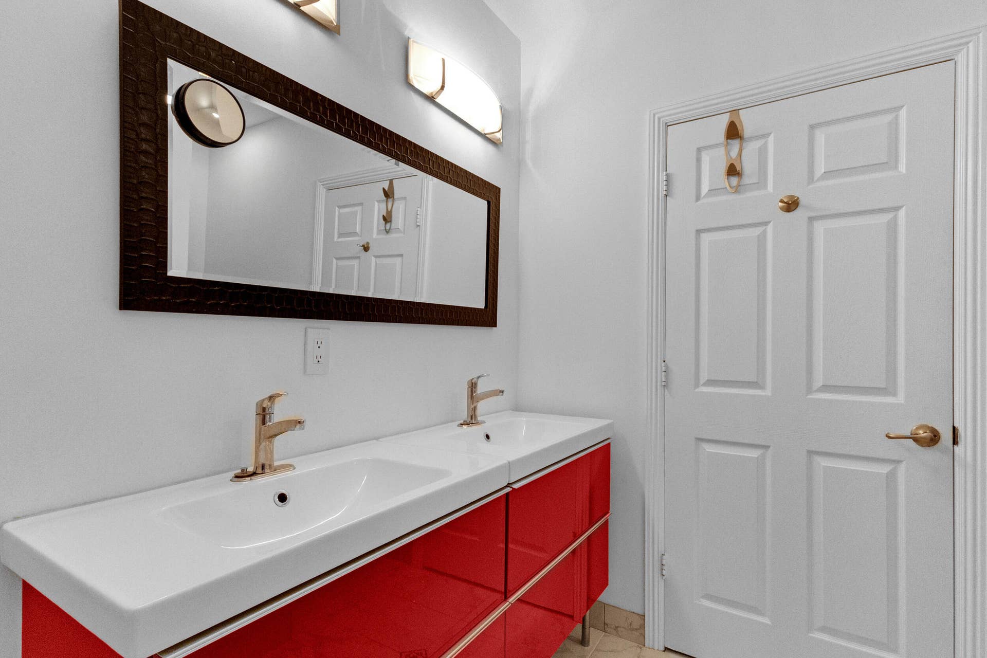 711 SE 16th Court, Fort Lauderdale, FL 33316 55_accutour_01 711-se-16th-ct -056