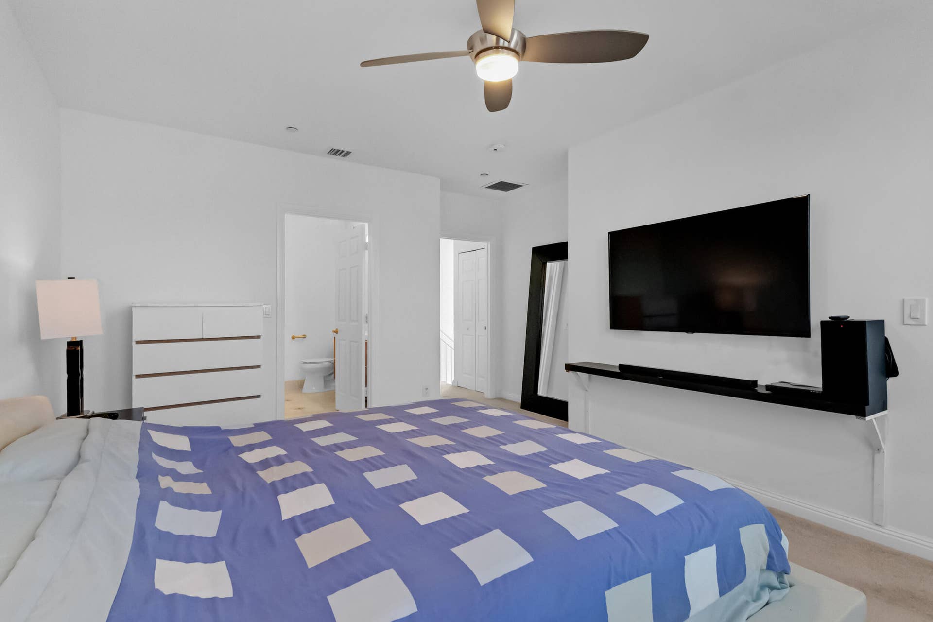 711 SE 16th Court, Fort Lauderdale, FL 33316 44_accutour_01 711-se-16th-ct -045