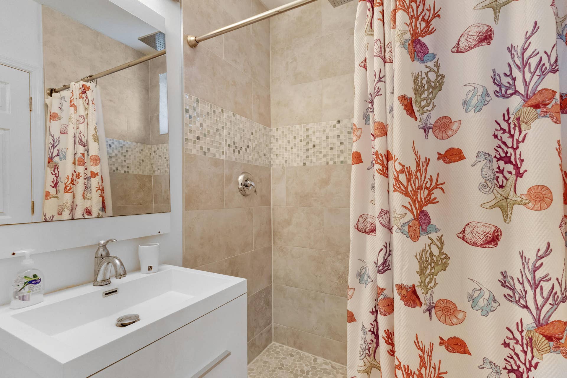 711 SE 16th Court, Fort Lauderdale, FL 33316 21_accutour_01 711-se-16th-ct -022
