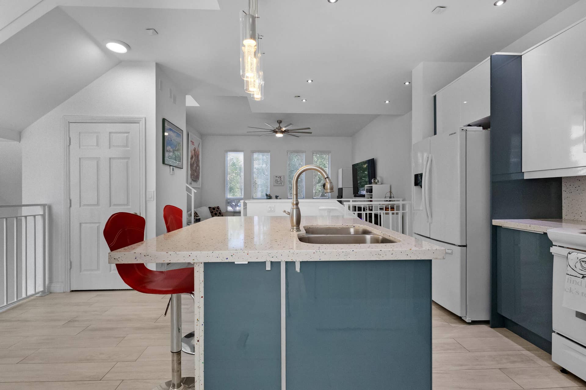 711 SE 16th Court, Fort Lauderdale, FL 33316 39_accutour_01 711-se-16th-ct -040