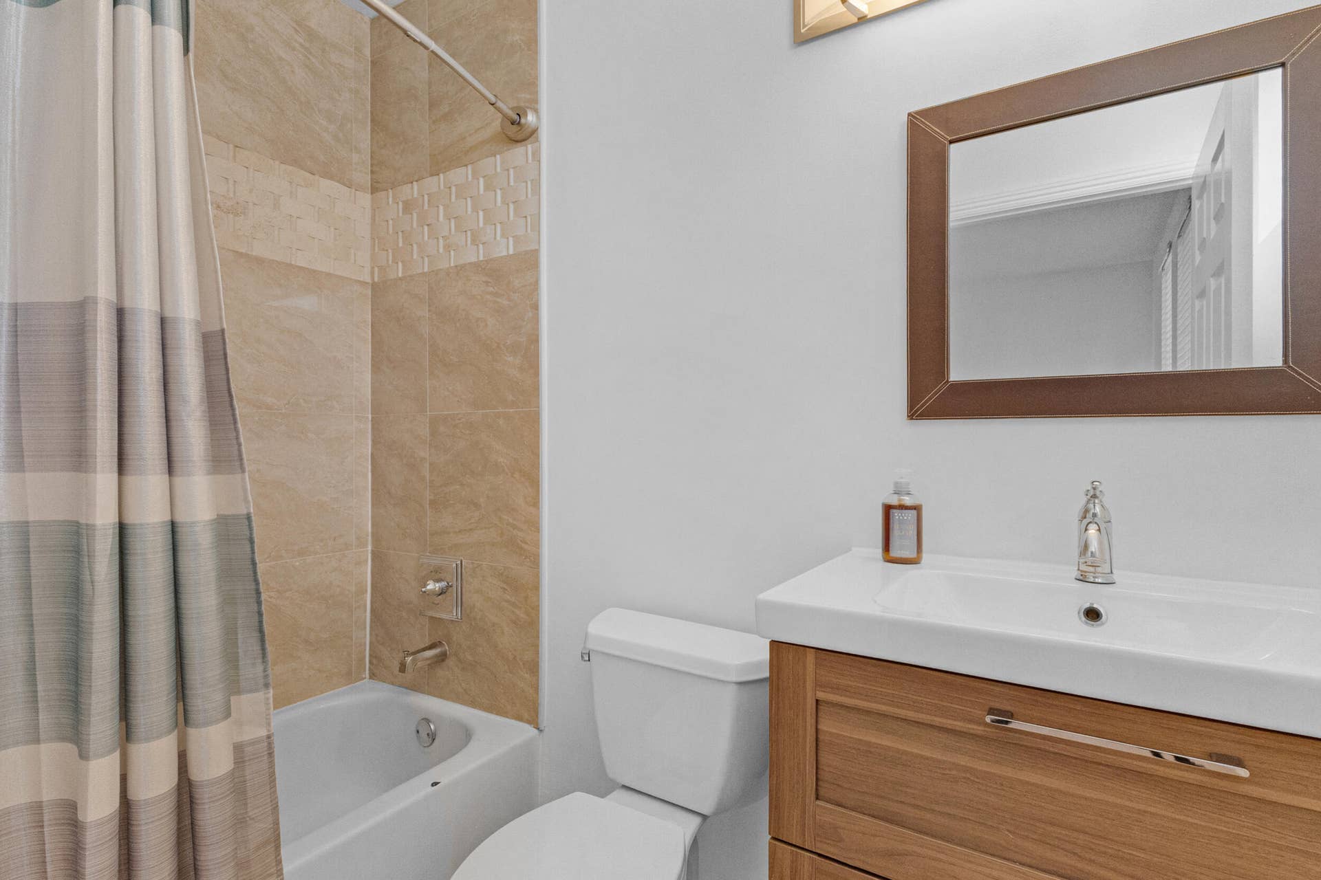 711 SE 16th Court, Fort Lauderdale, FL 33316 62_accutour_01 711-se-16th-ct -063