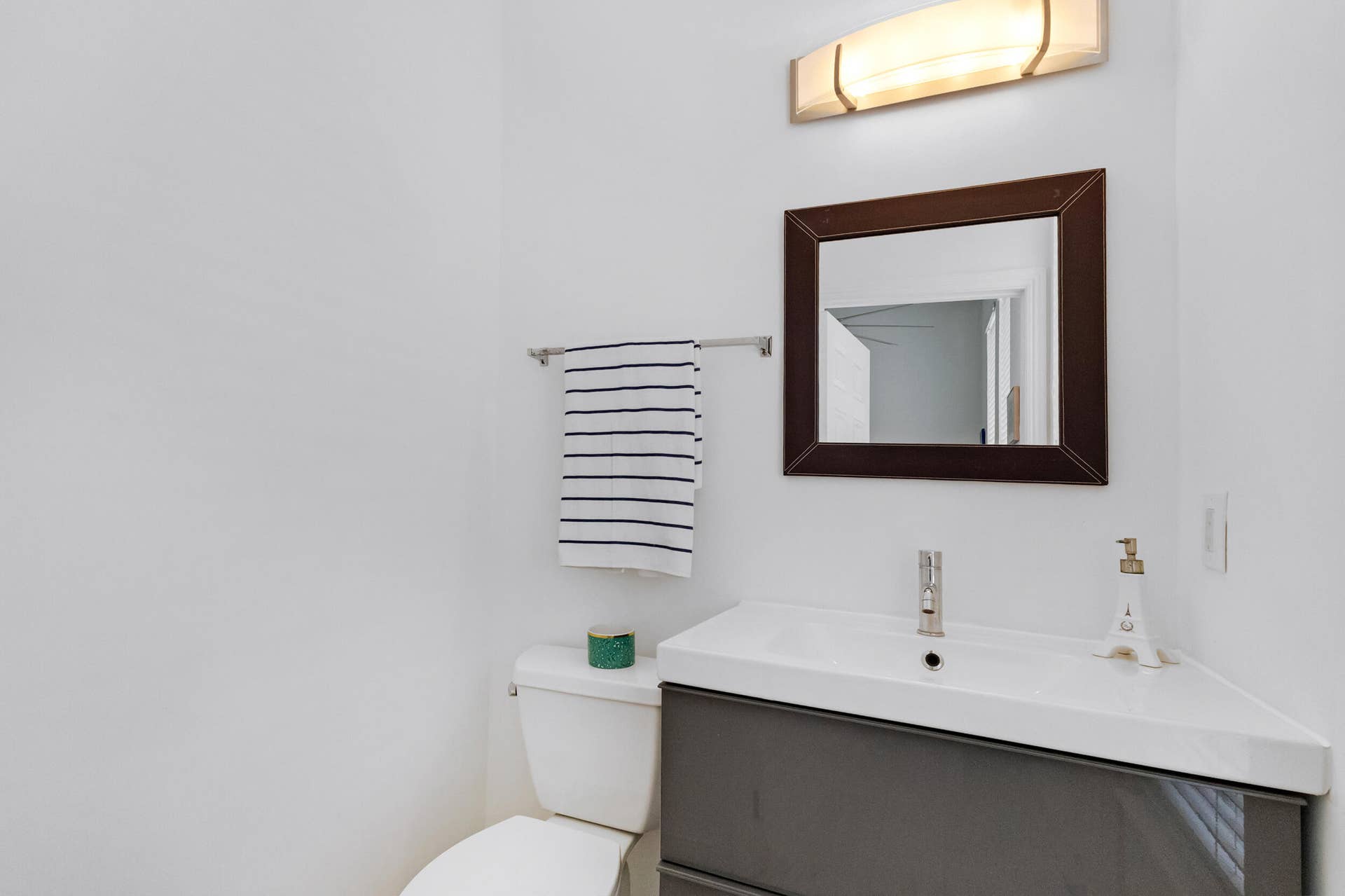 711 SE 16th Court, Fort Lauderdale, FL 33316 65_accutour_01 711-se-16th-ct -066