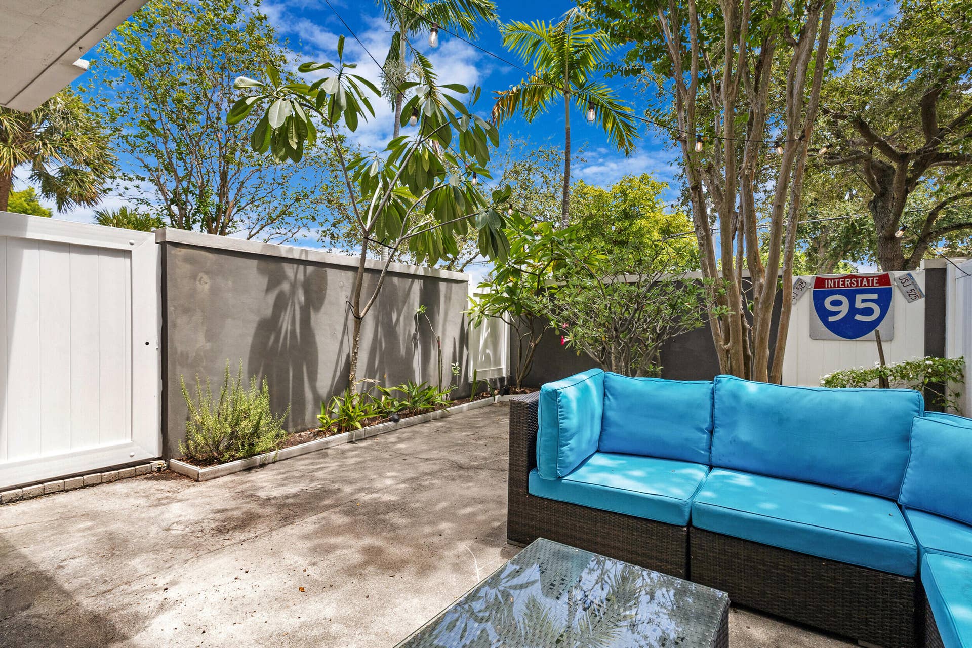 711 SE 16th Court, Fort Lauderdale, FL 33316 5_accutour_01 711-se-16th-ct -006