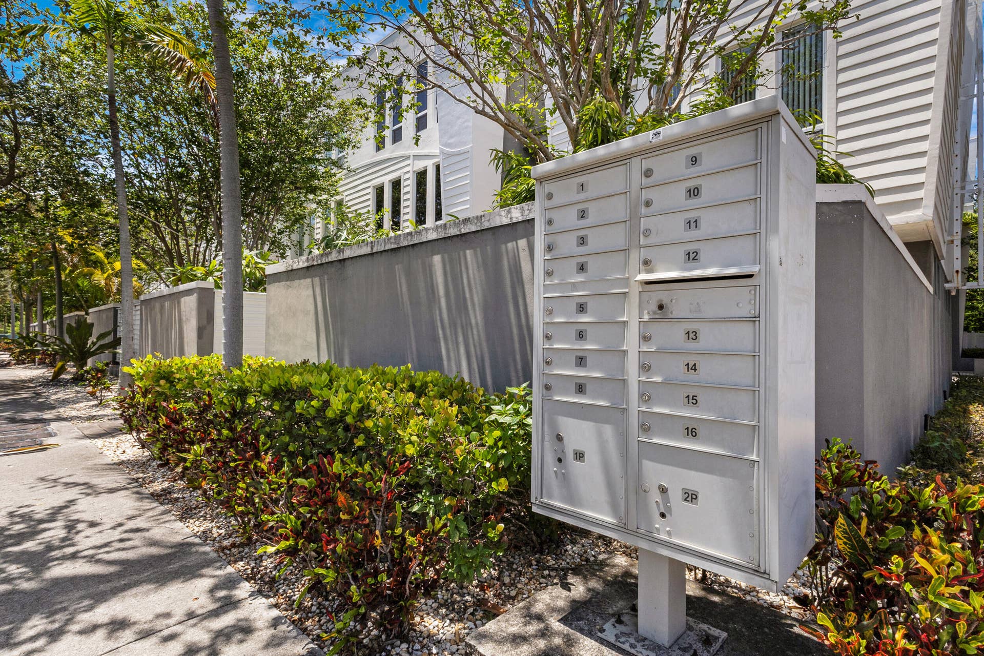 711 SE 16th Court, Fort Lauderdale, FL 33316 4_accutour_01 711-se-16th-ct -005