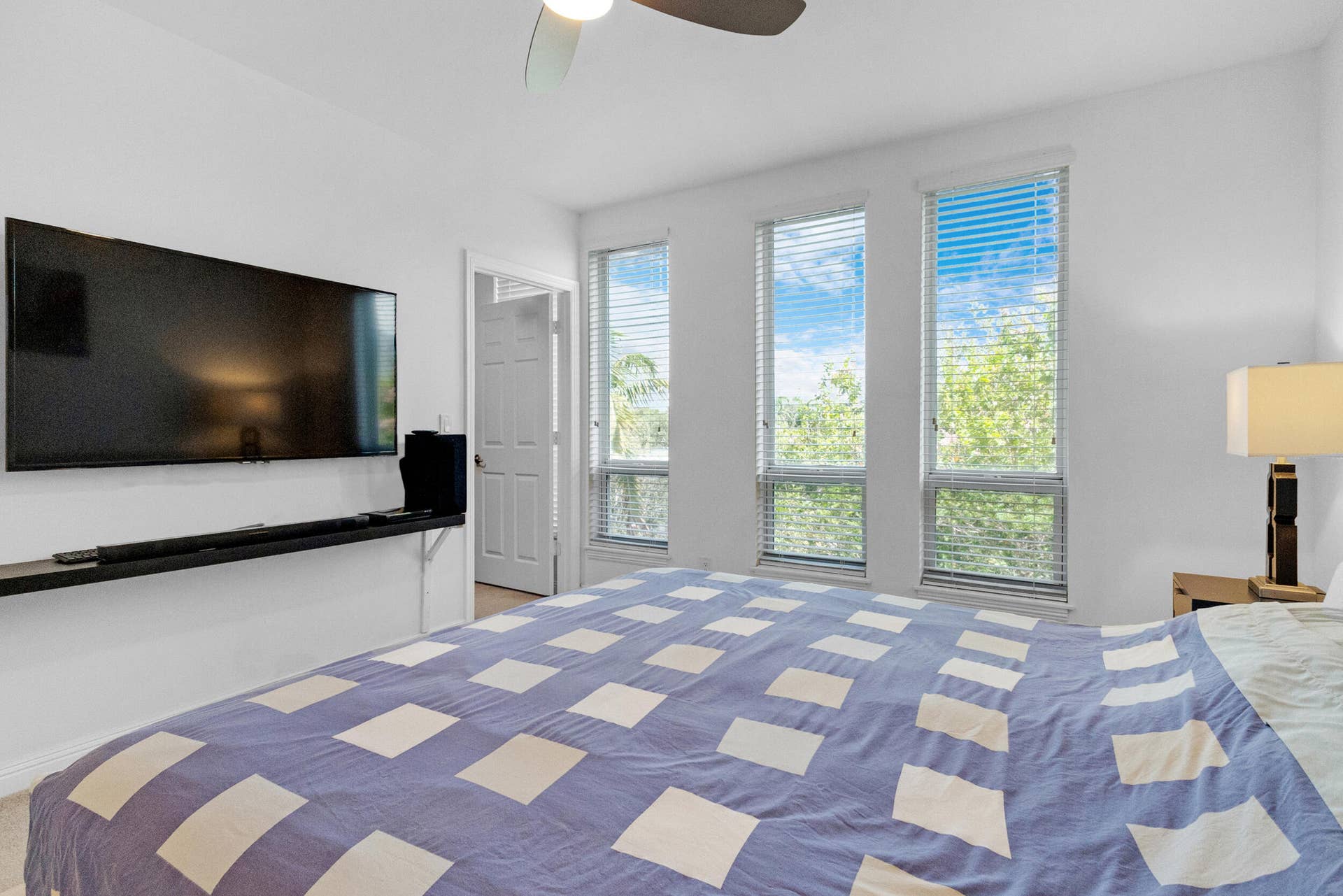711 SE 16th Court, Fort Lauderdale, FL 33316 45_accutour_01 711-se-16th-ct -046