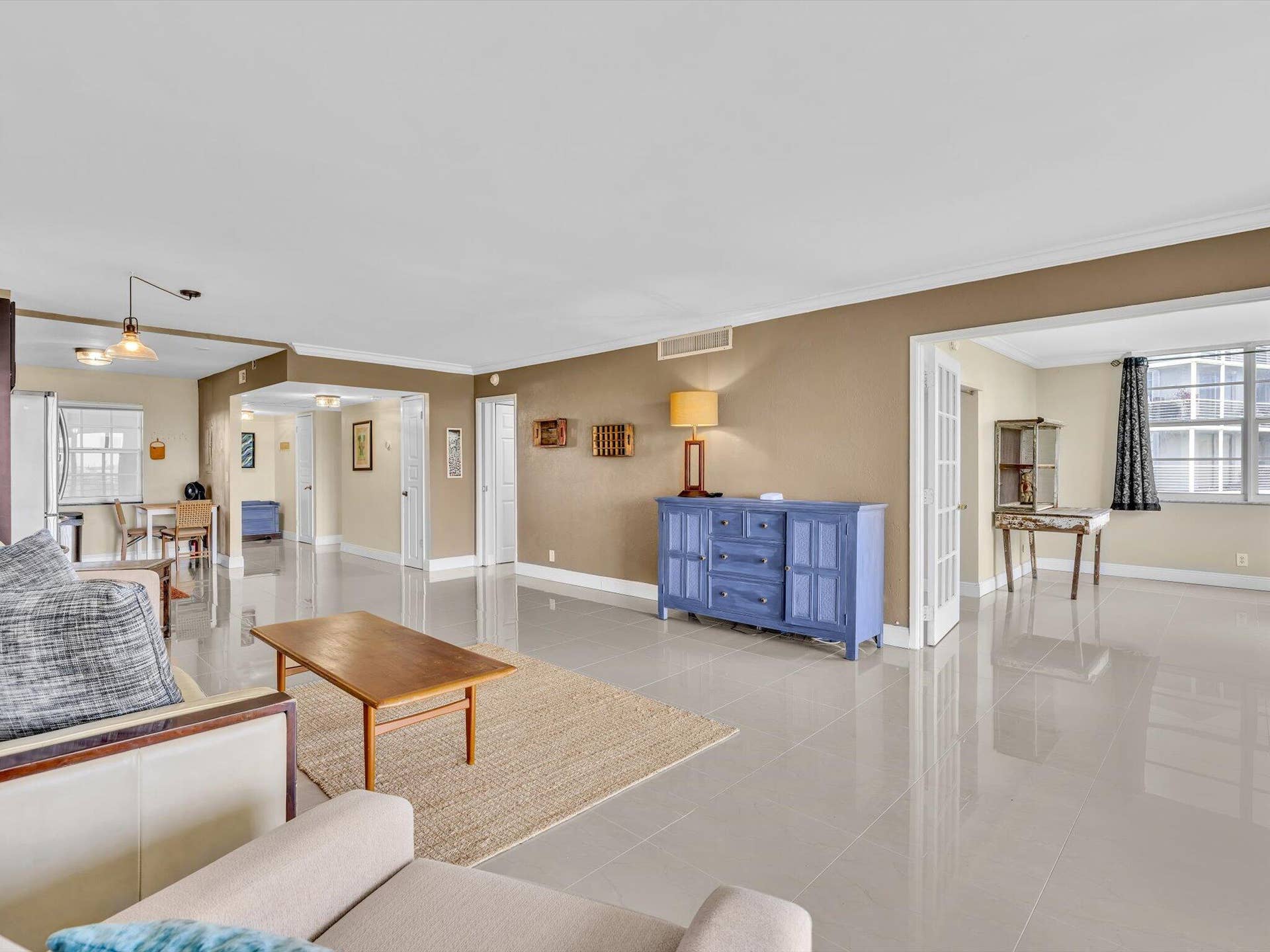605 OAKS Drive, #810, Pompano Beach, FL 33069 25-FPP00236