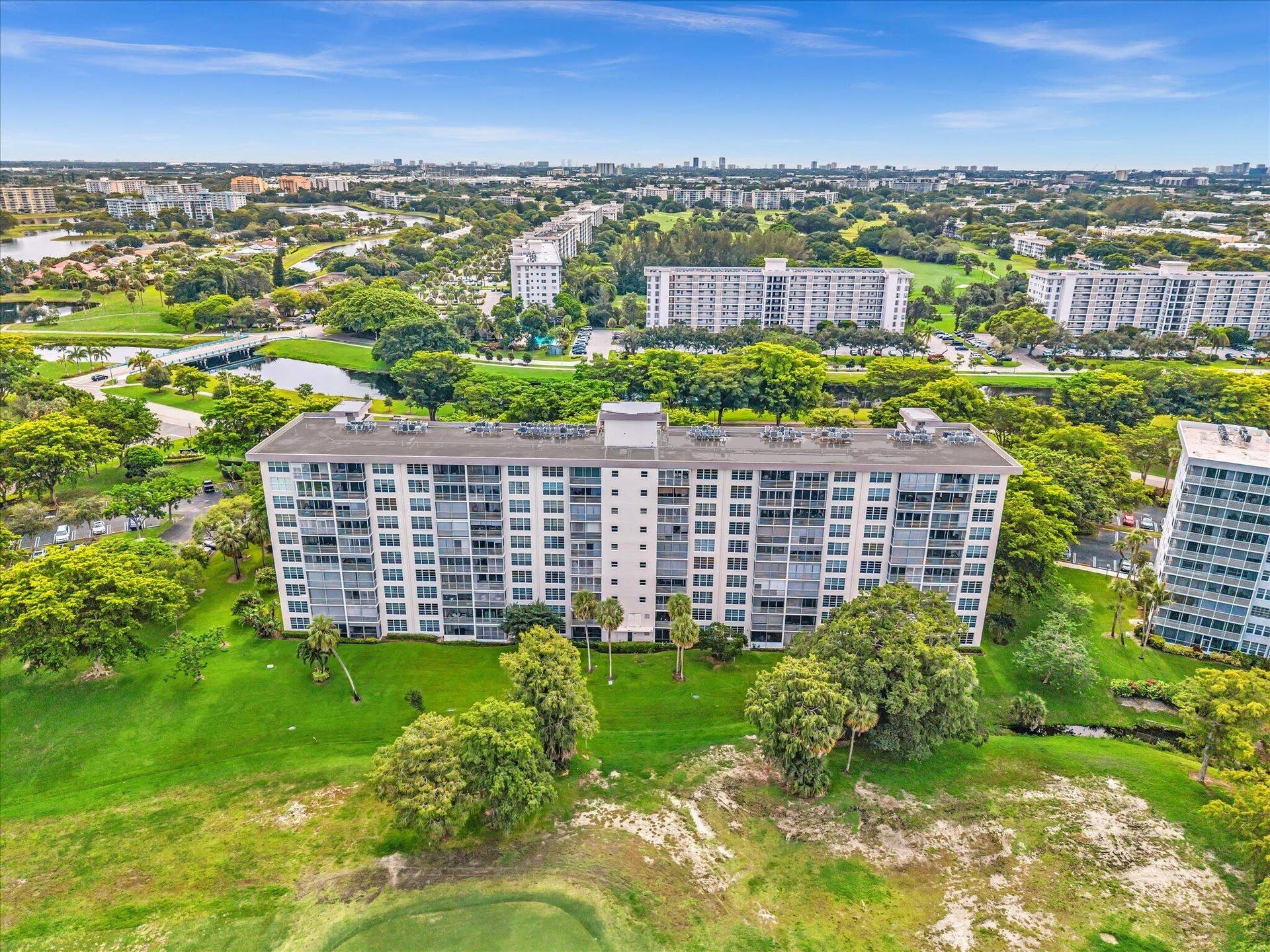 605 OAKS Drive, #810, Pompano Beach, FL 33069 2-FPP_0052_D