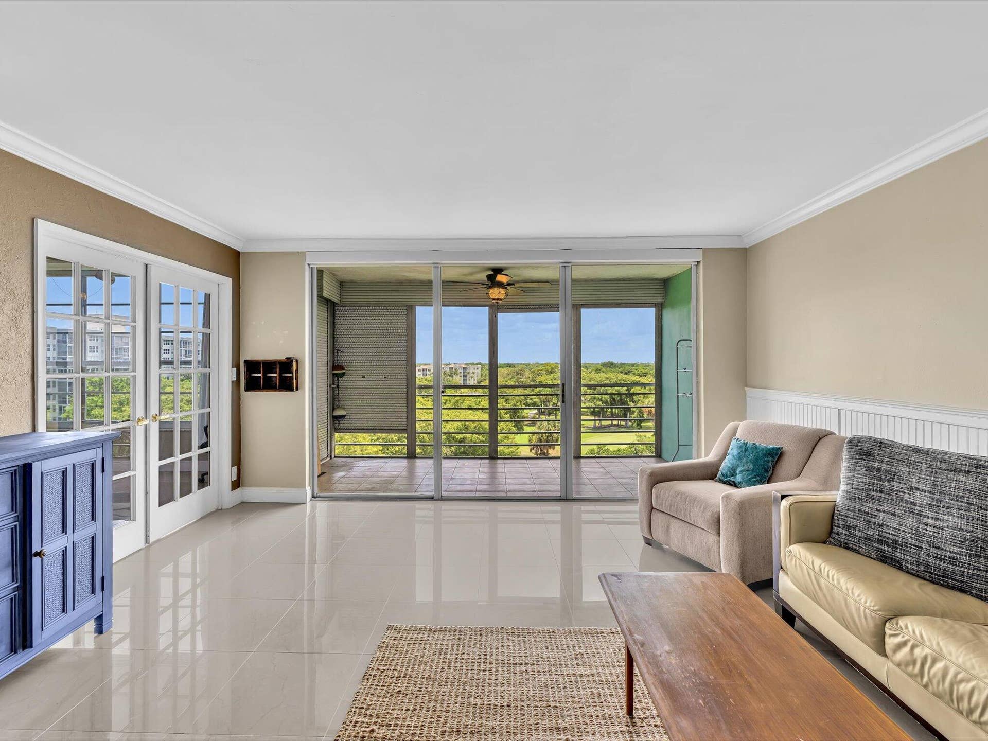 605 OAKS Drive, #810, Pompano Beach, FL 33069 Welcome to Unit 810