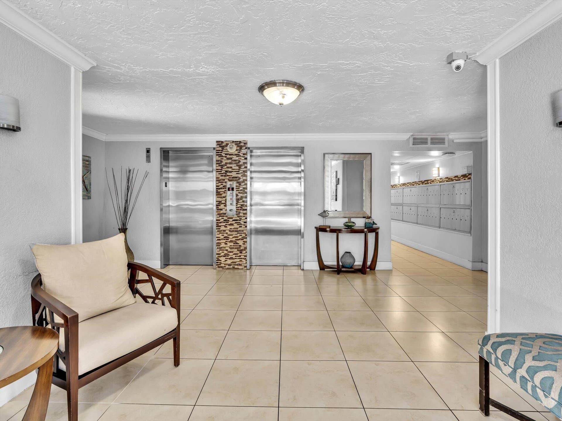605 OAKS Drive, #810, Pompano Beach, FL 33069 Building Lobby