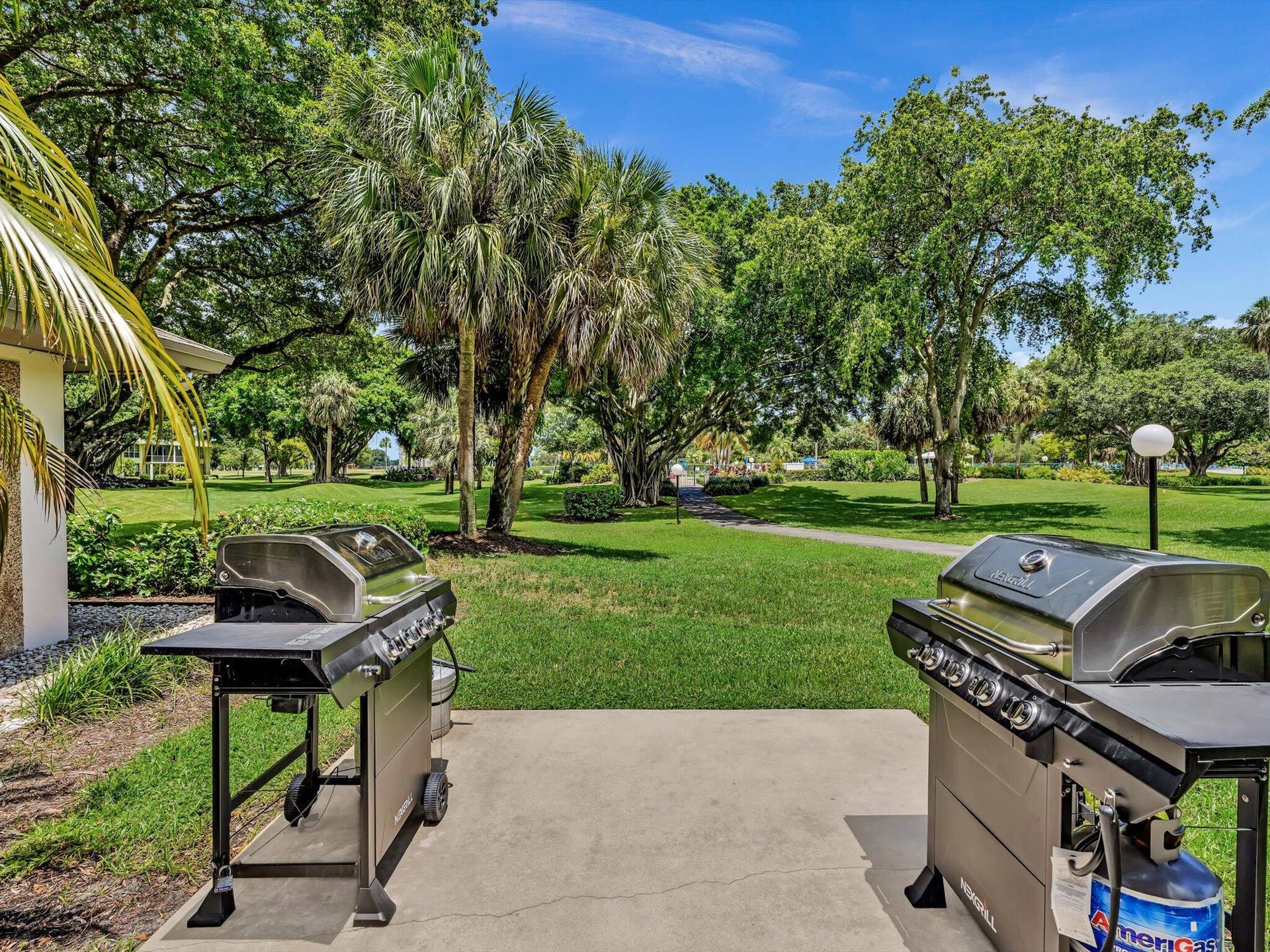 605 OAKS Drive, #810, Pompano Beach, FL 33069 49-FPP00356