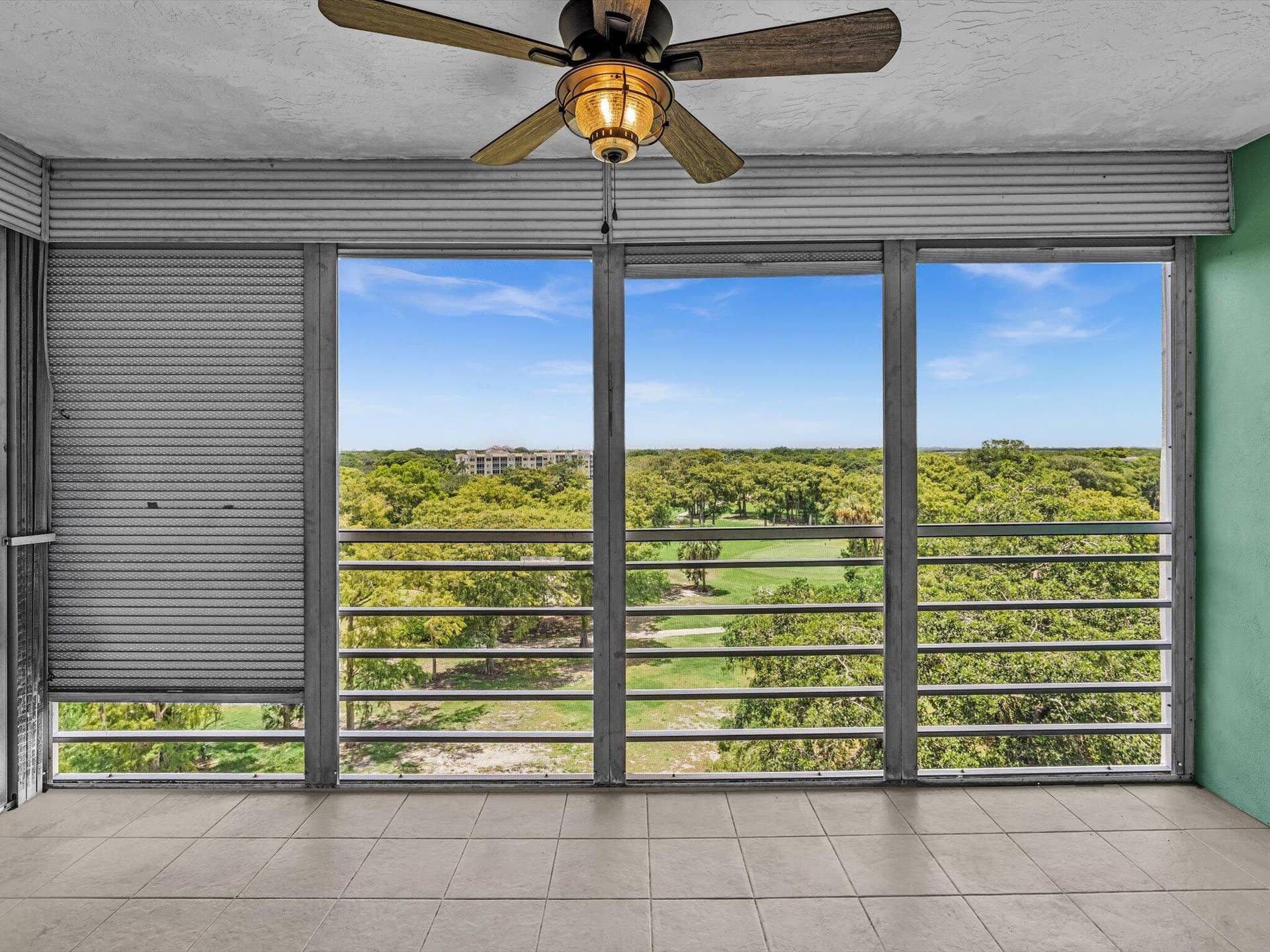 605 OAKS Drive, #810, Pompano Beach, FL 33069 26-FPP00241
