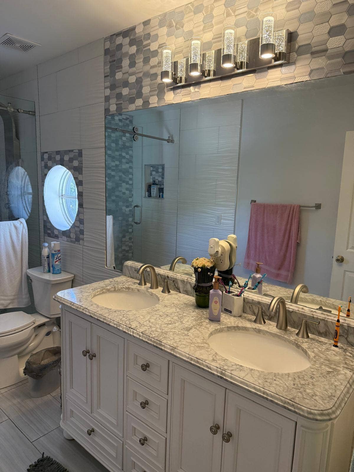 2 BATHROOM 5