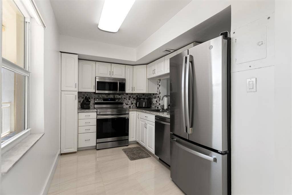 3100 NE 48th Court, #413, Lighthouse Point, FL 33064 Remodeled Kitchen