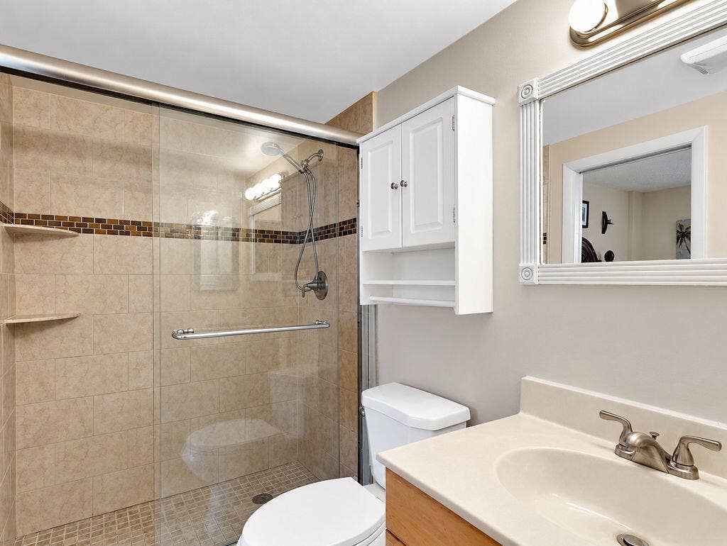321 SE 3rd Street, #302, Dania Beach, FL 33004 OWNERBATH
