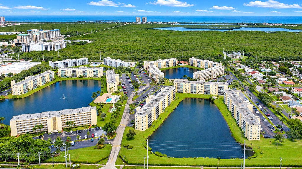 321 SE 3rd Street, #302, Dania Beach, FL 33004 AIR03
