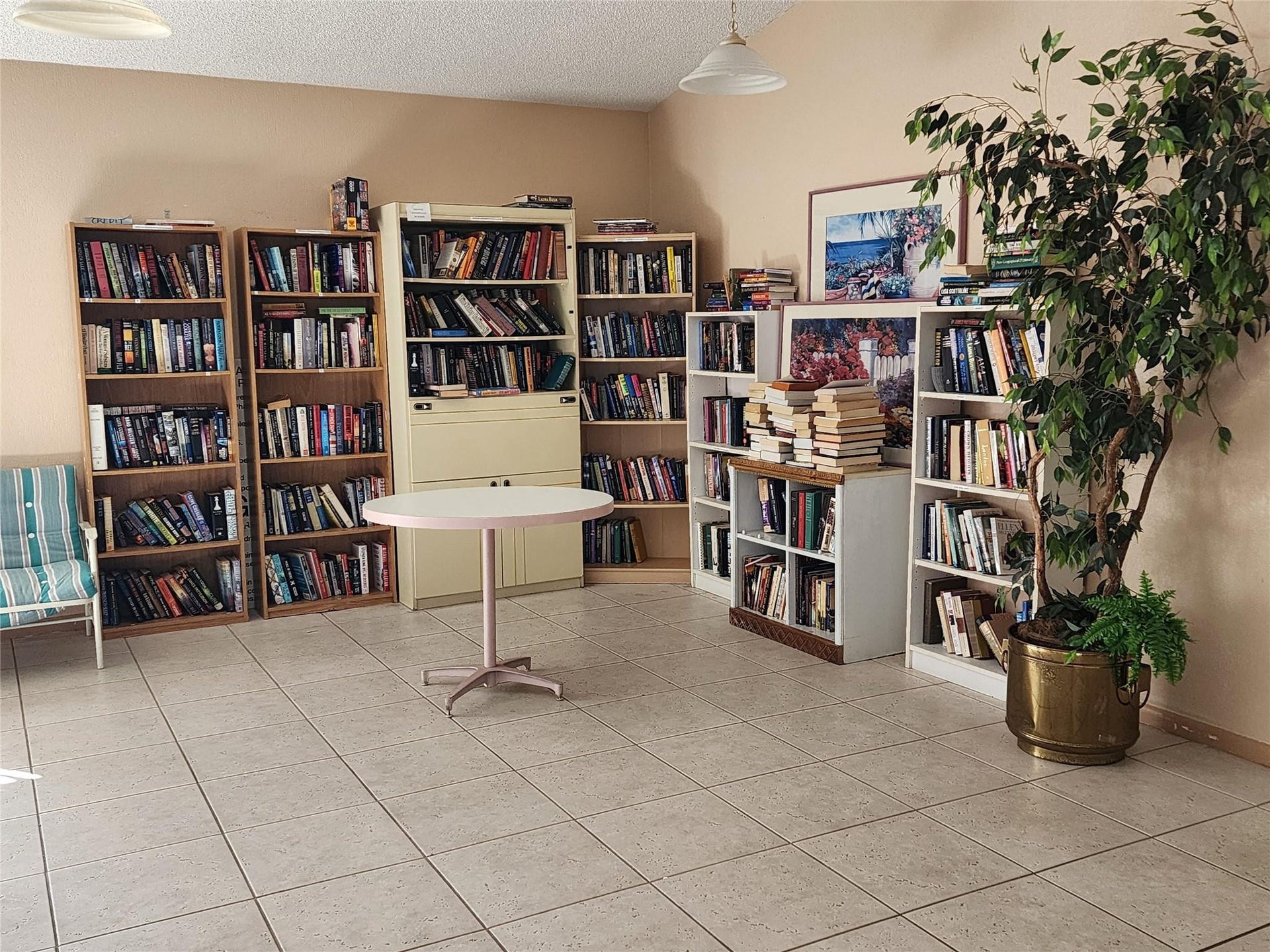 321 SE 3rd Street, #302, Dania Beach, FL 33004 Book share library