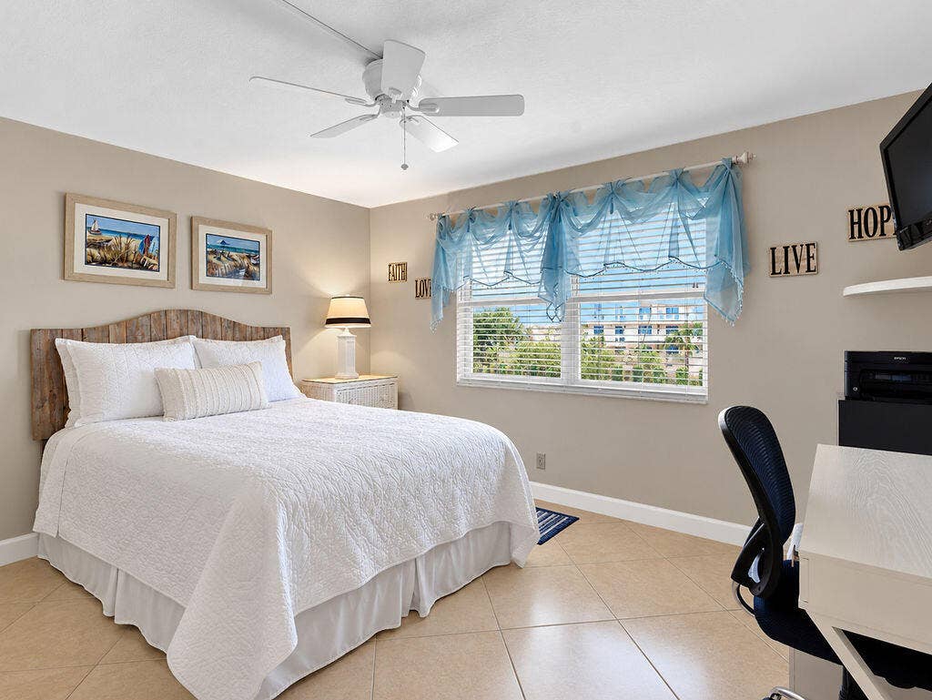 321 SE 3rd Street, #302, Dania Beach, FL 33004 GUESTBED