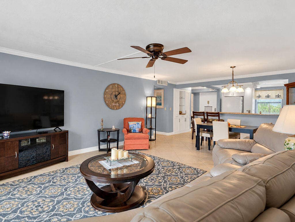321 SE 3rd Street, #302, Dania Beach, FL 33004 DINLIV03