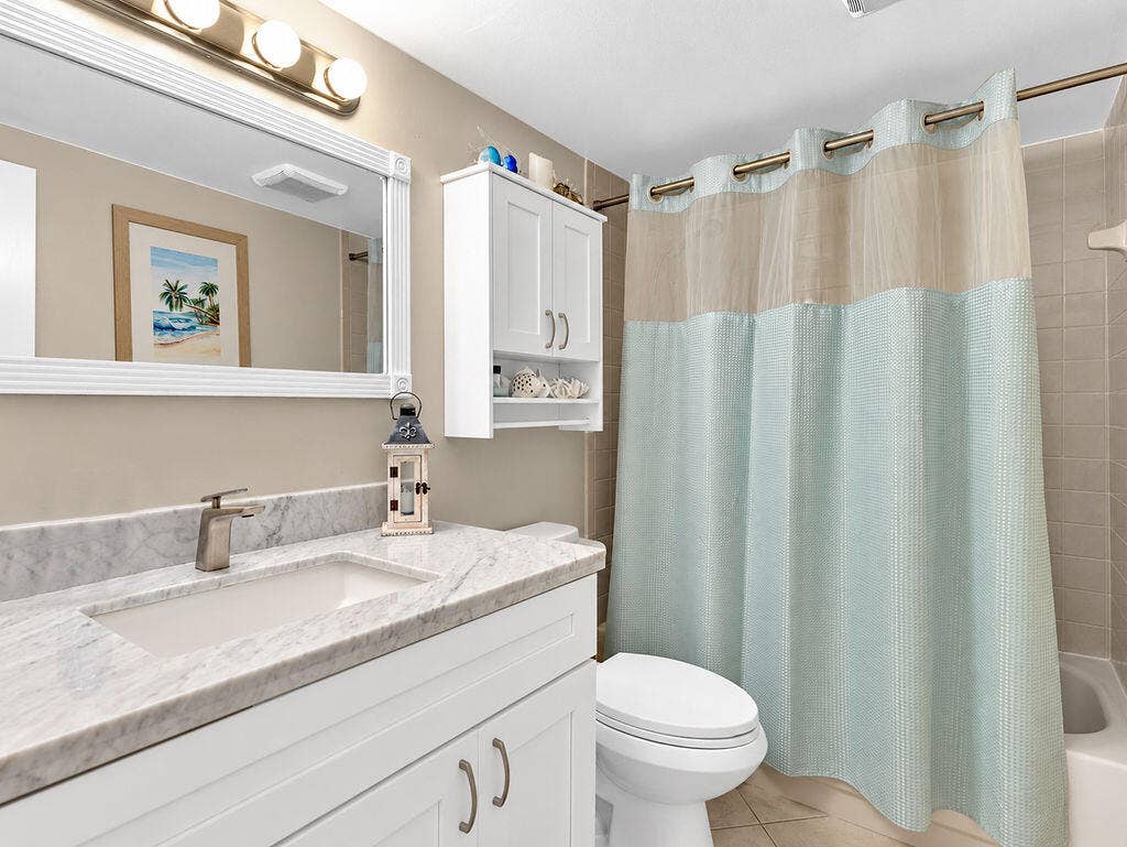 321 SE 3rd Street, #302, Dania Beach, FL 33004 GUESTBATH