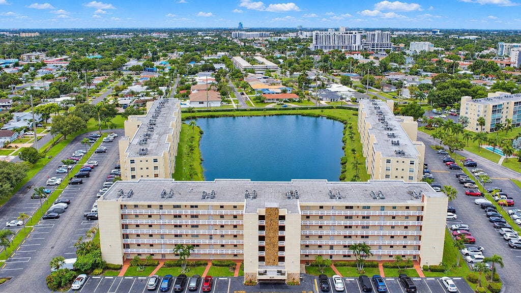 321 SE 3rd Street, #302, Dania Beach, FL 33004 AIR02
