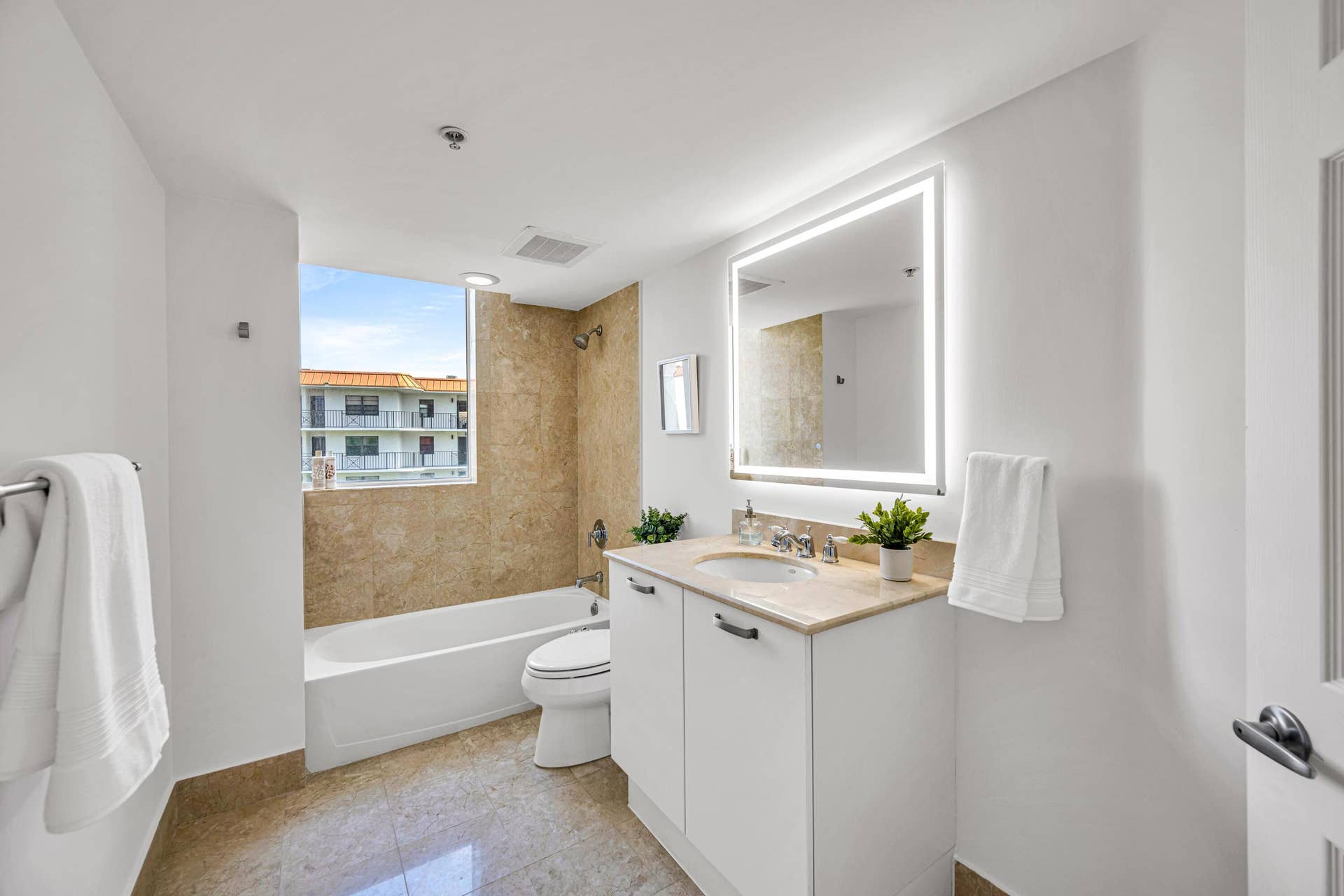 2011 N Ocean Boulevard, #405, Fort Lauderdale, FL 33305 2011 N OCEAN BLVD #405N-55