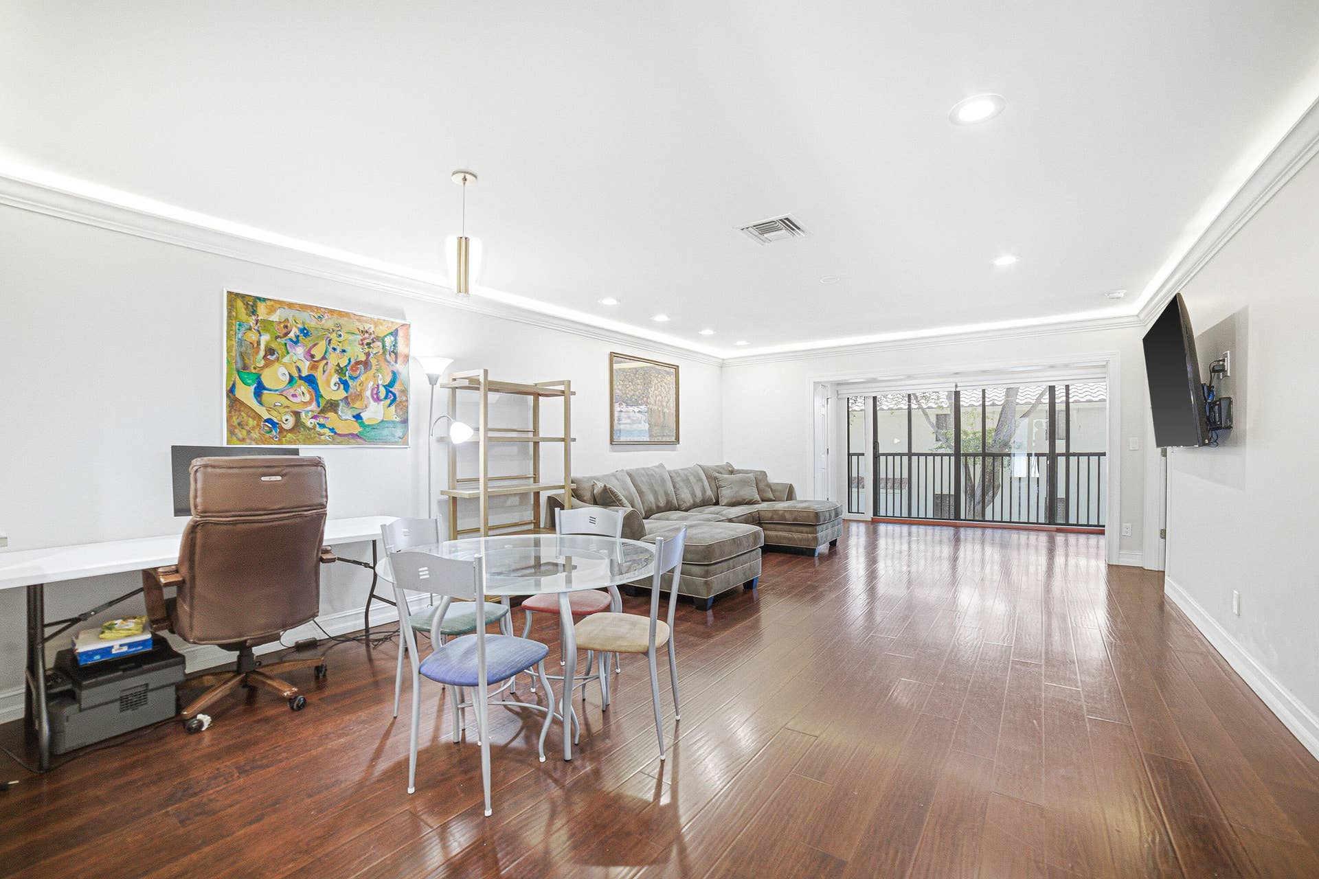 85 PELICAN POINTE Drive, #203, Delray Beach, FL 33483 Livingroom