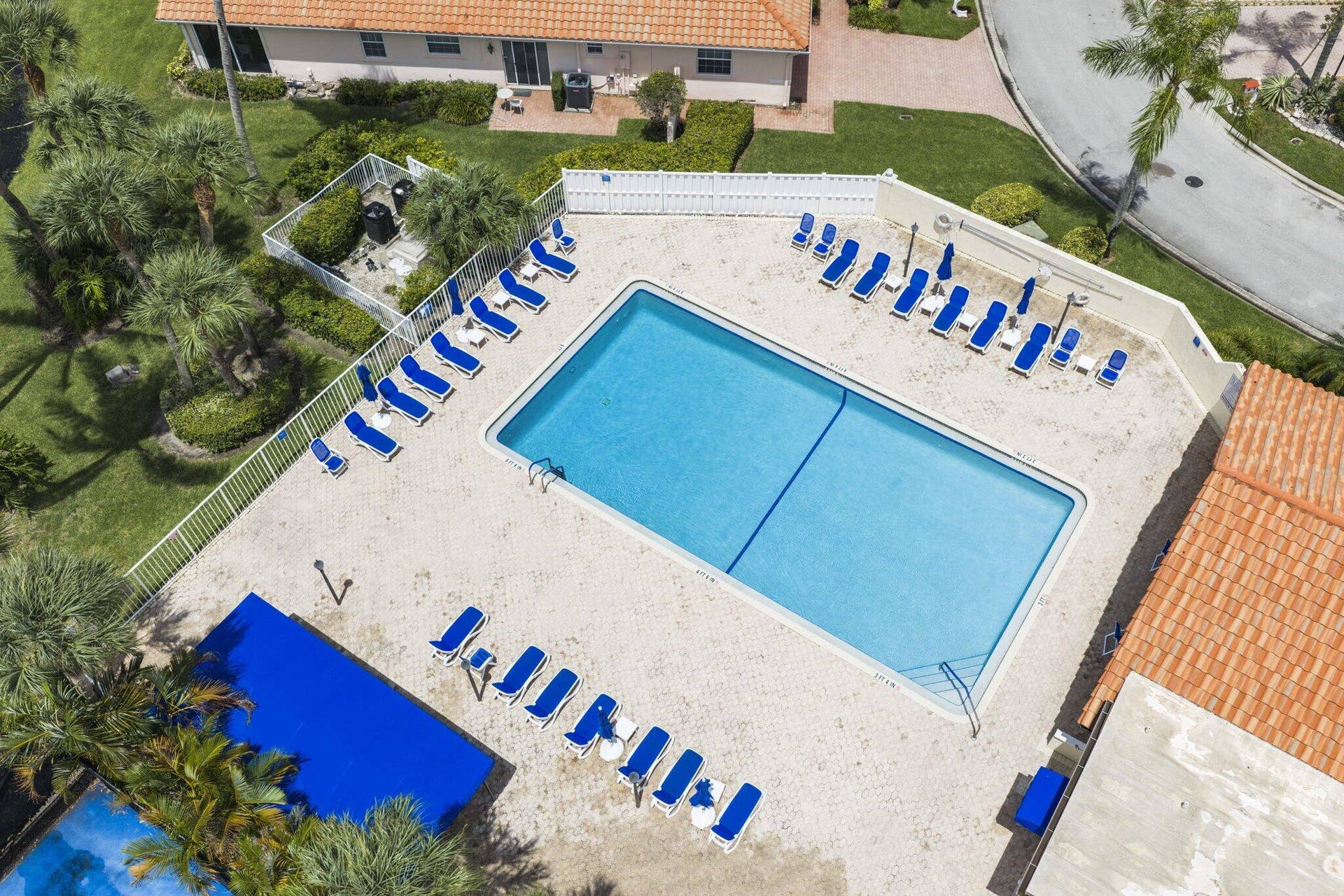 Bel-Aire Swimming Pool