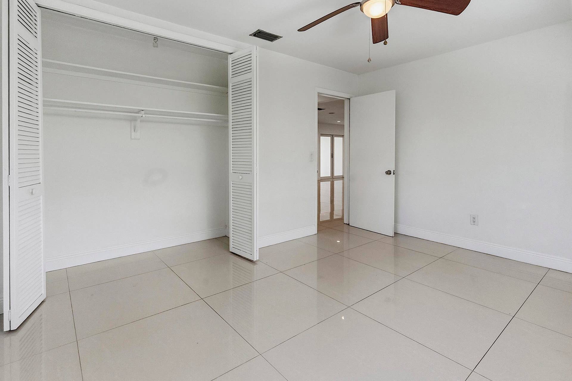 2910 NE 40TH Court, Lighthouse Point, Lighthouse Point, FL 33064 2910 NE 40th Ct - - 016