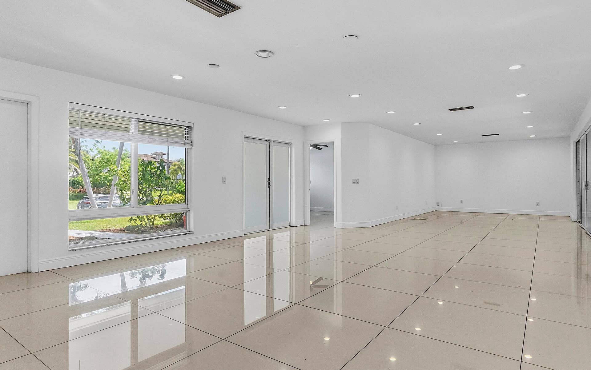 2910 NE 40TH Court, Lighthouse Point, Lighthouse Point, FL 33064 2910 NE 40th Ct - - 010