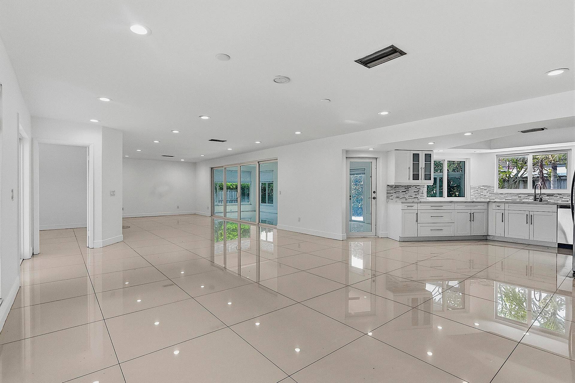 2910 NE 40TH Court, Lighthouse Point, Lighthouse Point, FL 33064 2910 NE 40th Ct - - 008