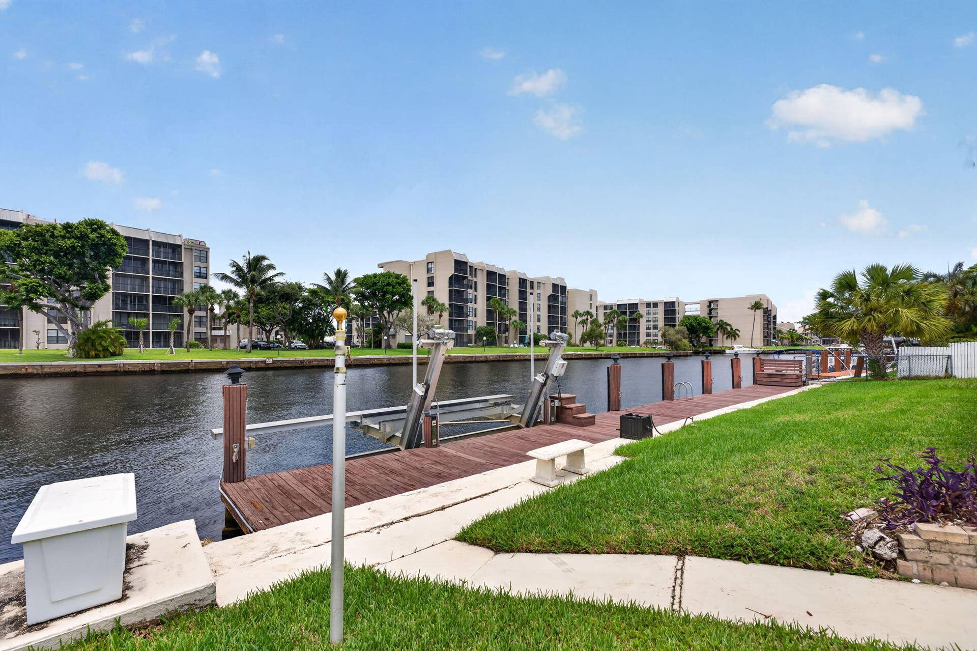 535 NE 8th Avenue, Deerfield Beach, FL 33441 47-web-or-mls-DSC03628