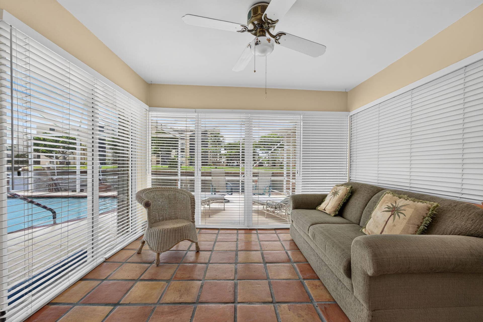 535 NE 8th Avenue, Deerfield Beach, FL 33441 27-web-or-mls-DSC03693