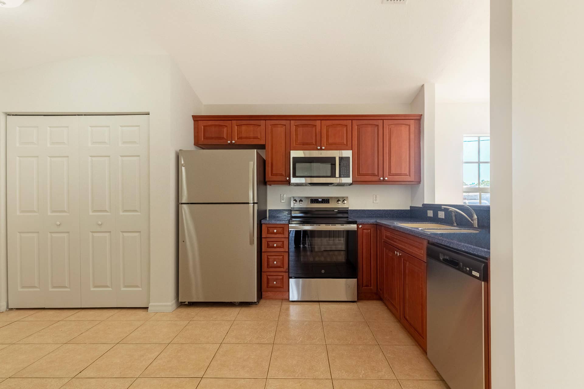 5060 SE EBBTIDE Avenue, Stuart, FL 34997 Kitchen