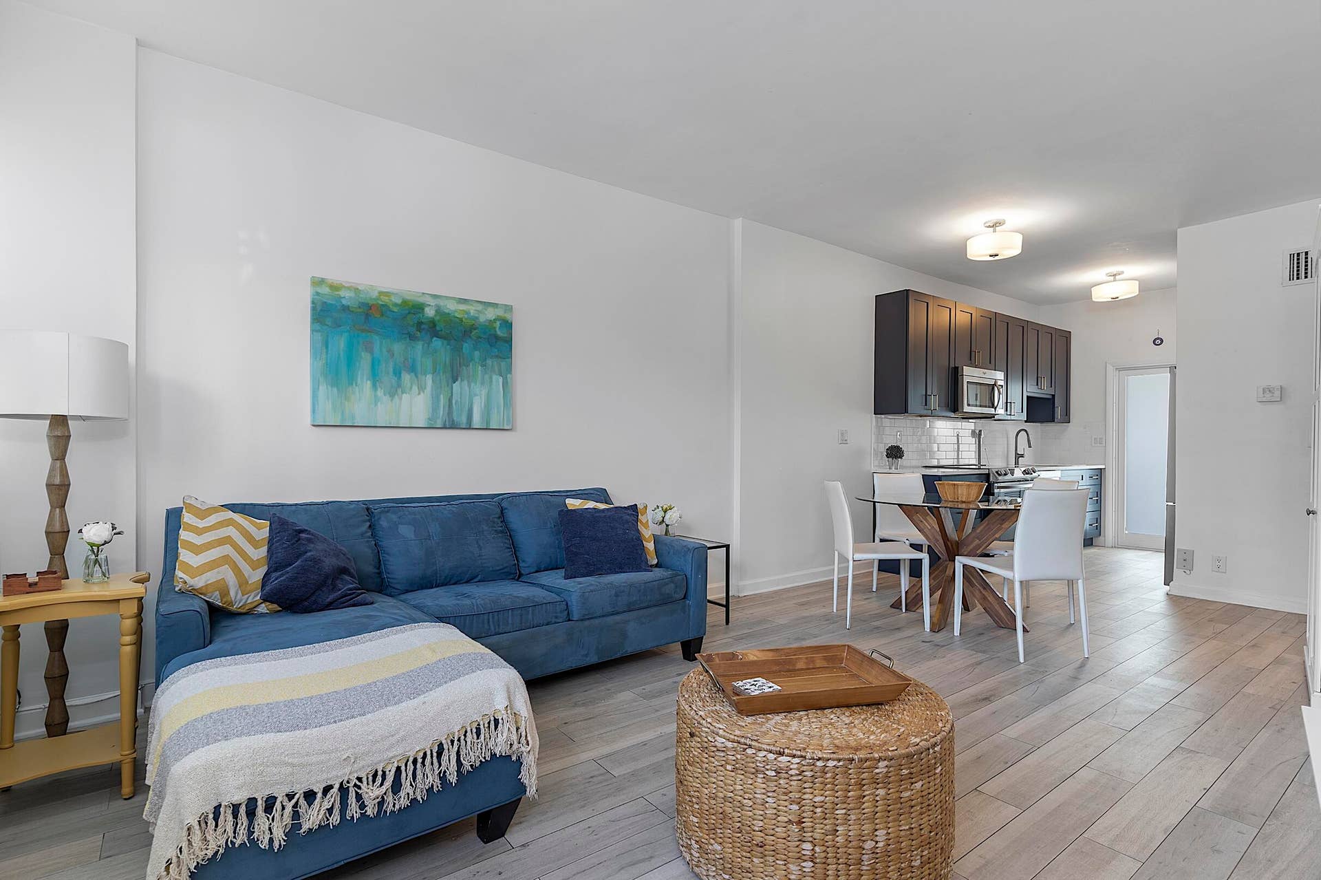 3250 NE 28th St - - 009