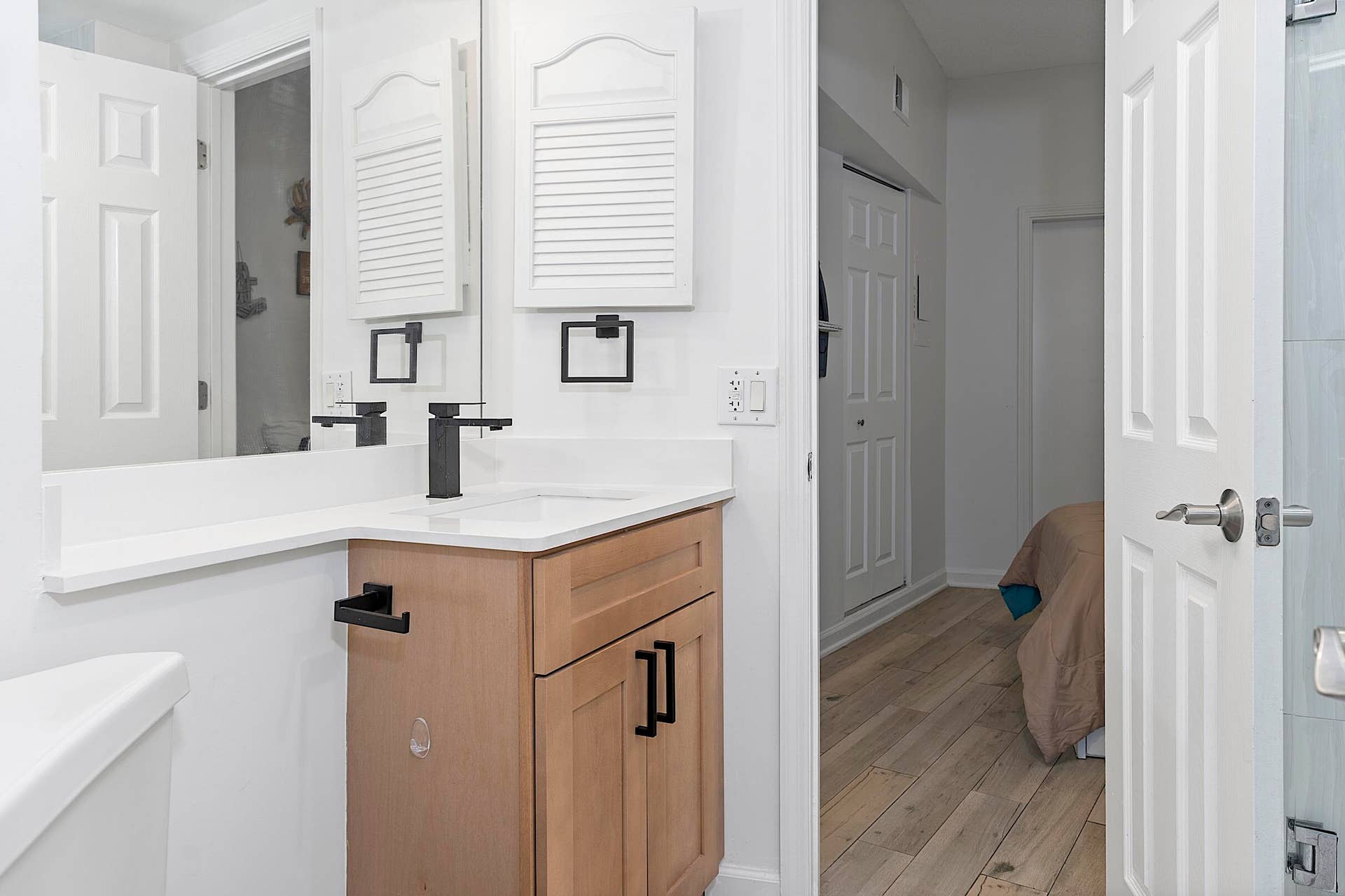 3250 NE 28th St - - 022