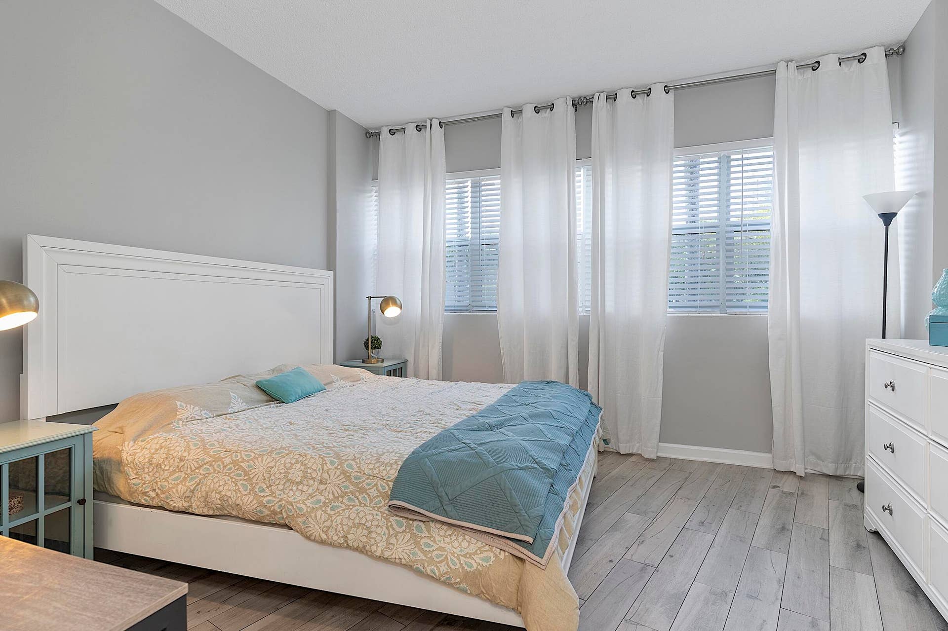 3250 NE 28th St - - 026