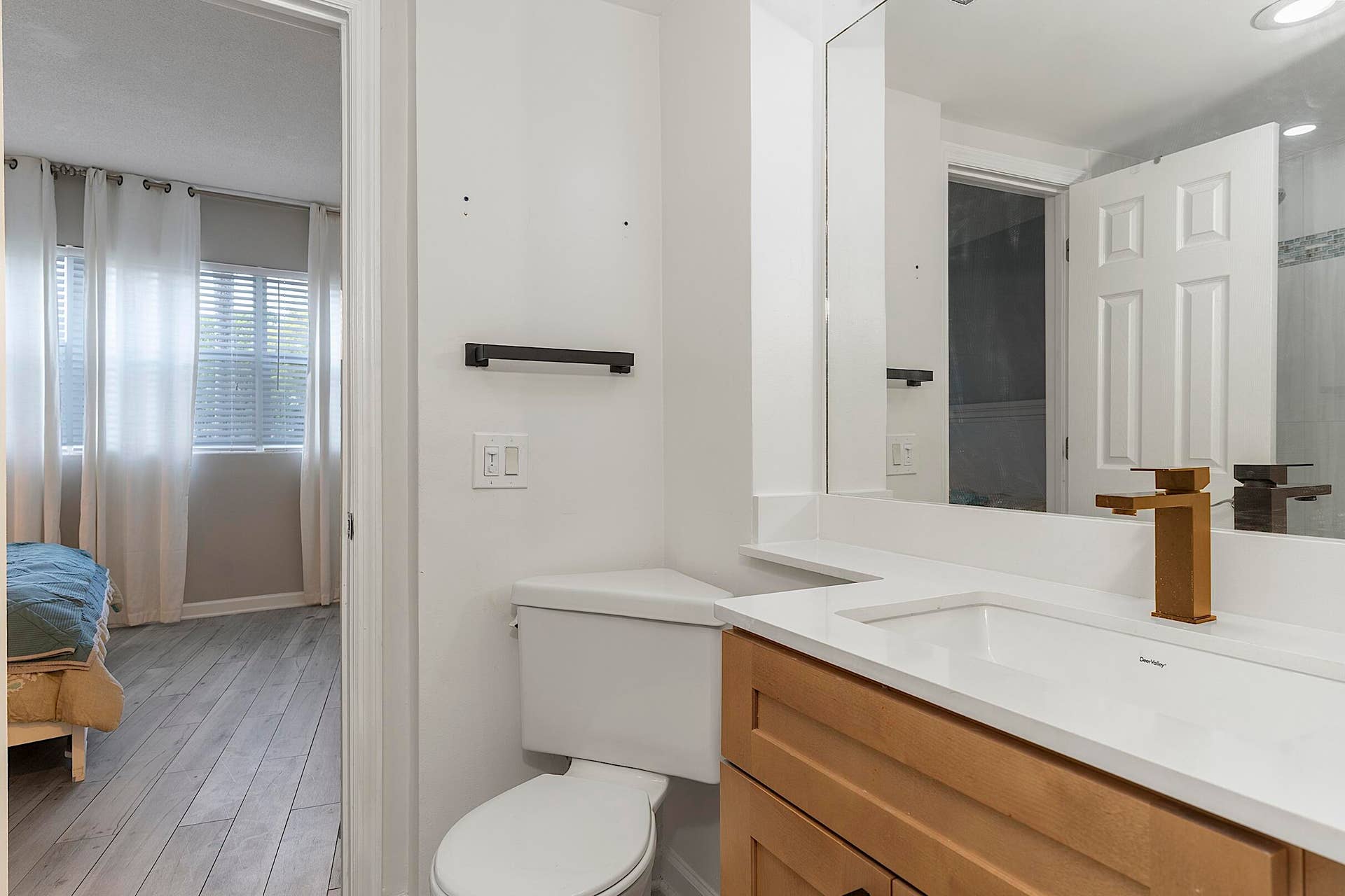 3250 NE 28th St - - 020