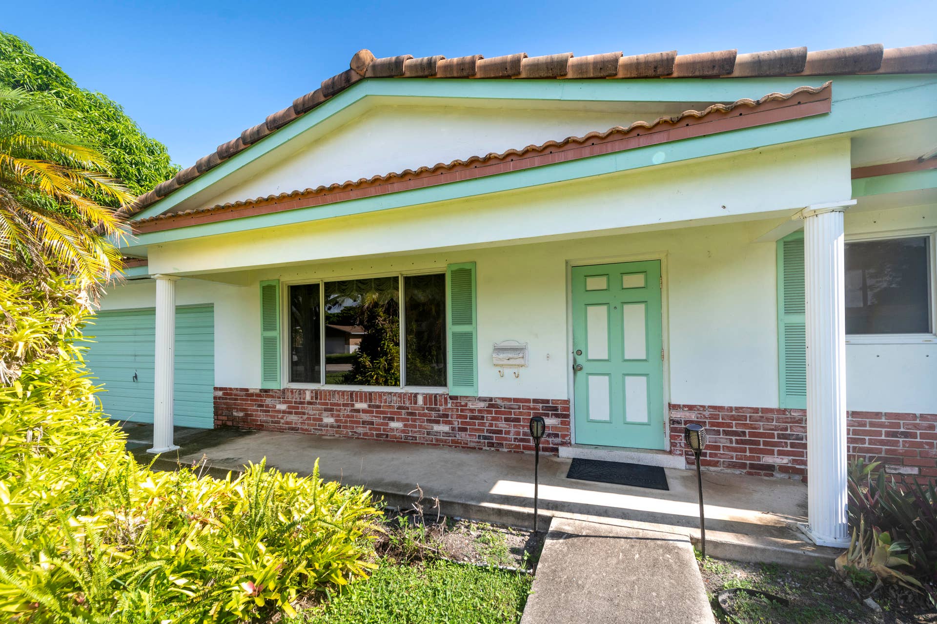 7321 NW 14th Street, Plantation, FL 33313 close up front