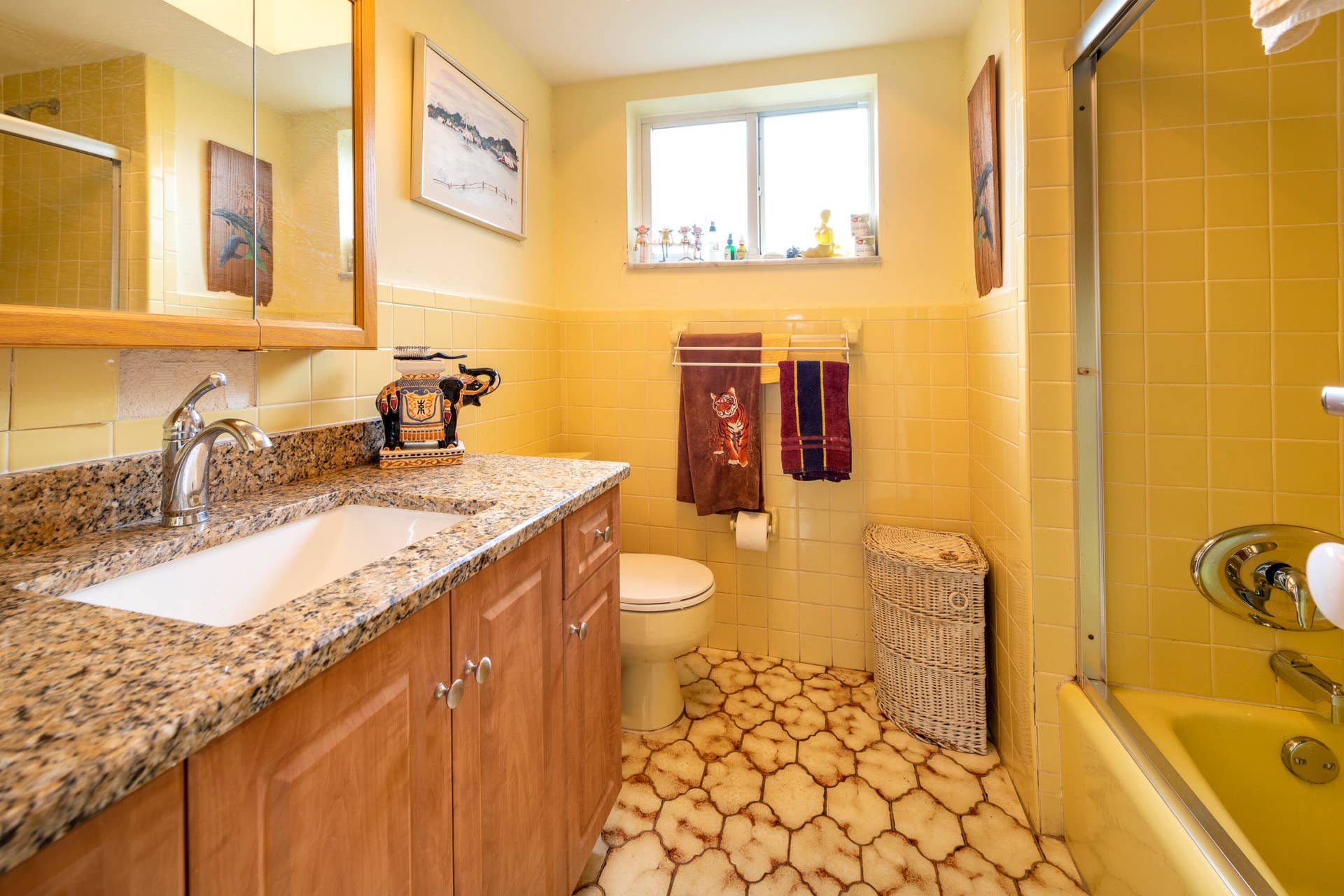 7321 NW 14th Street, Plantation, FL 33313 guest bathroom