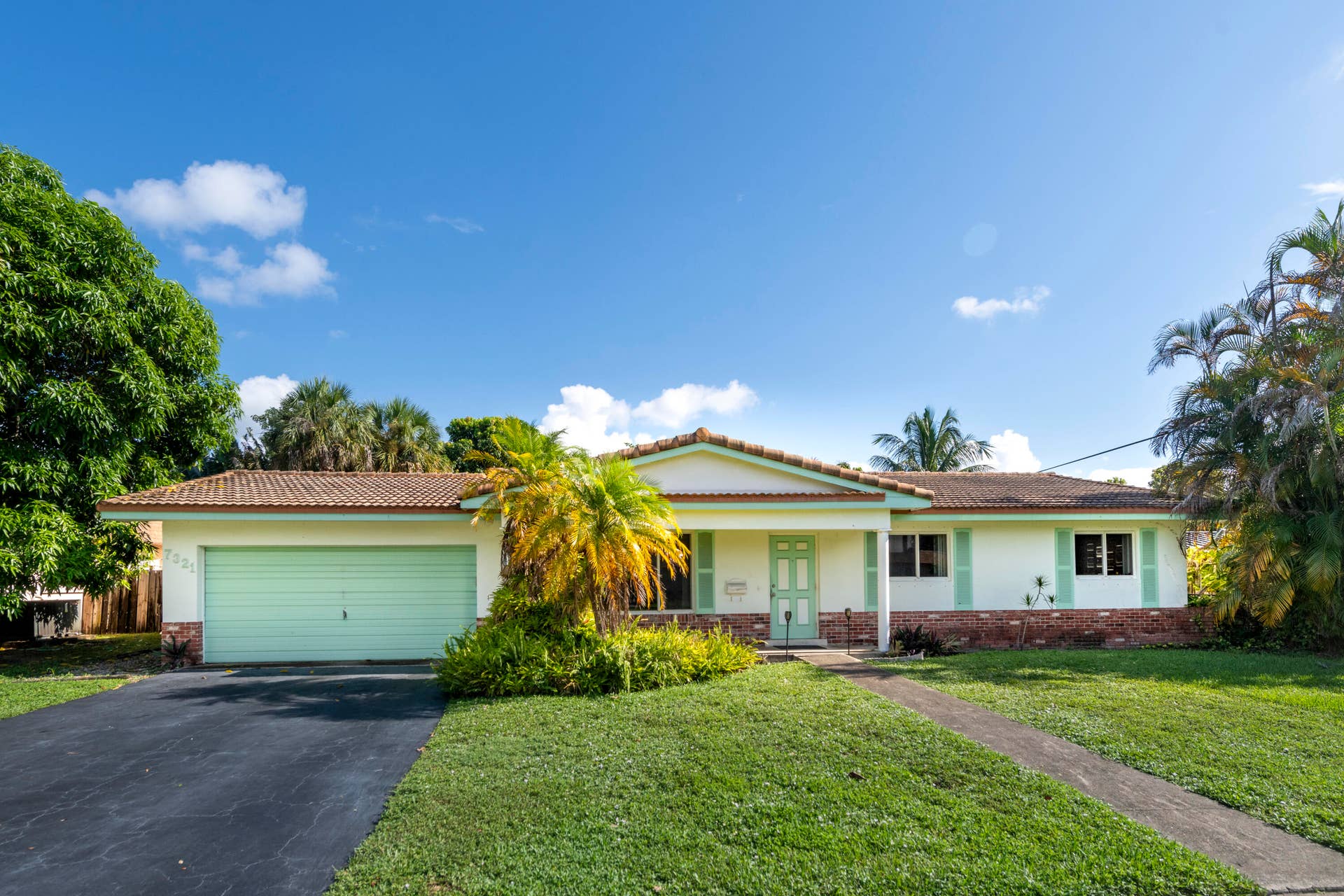 7321 NW 14th Street, Plantation, FL 33313 front