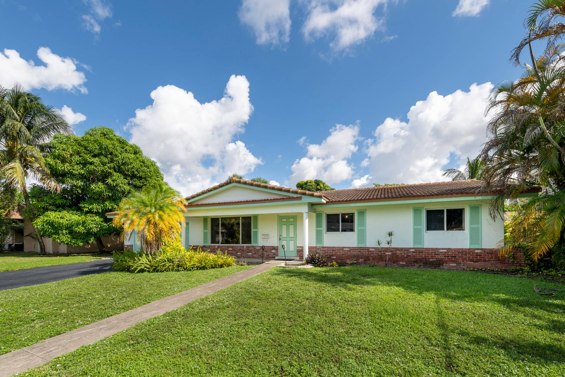 7321 NW 14th Street, Plantation, FL 33313 front
