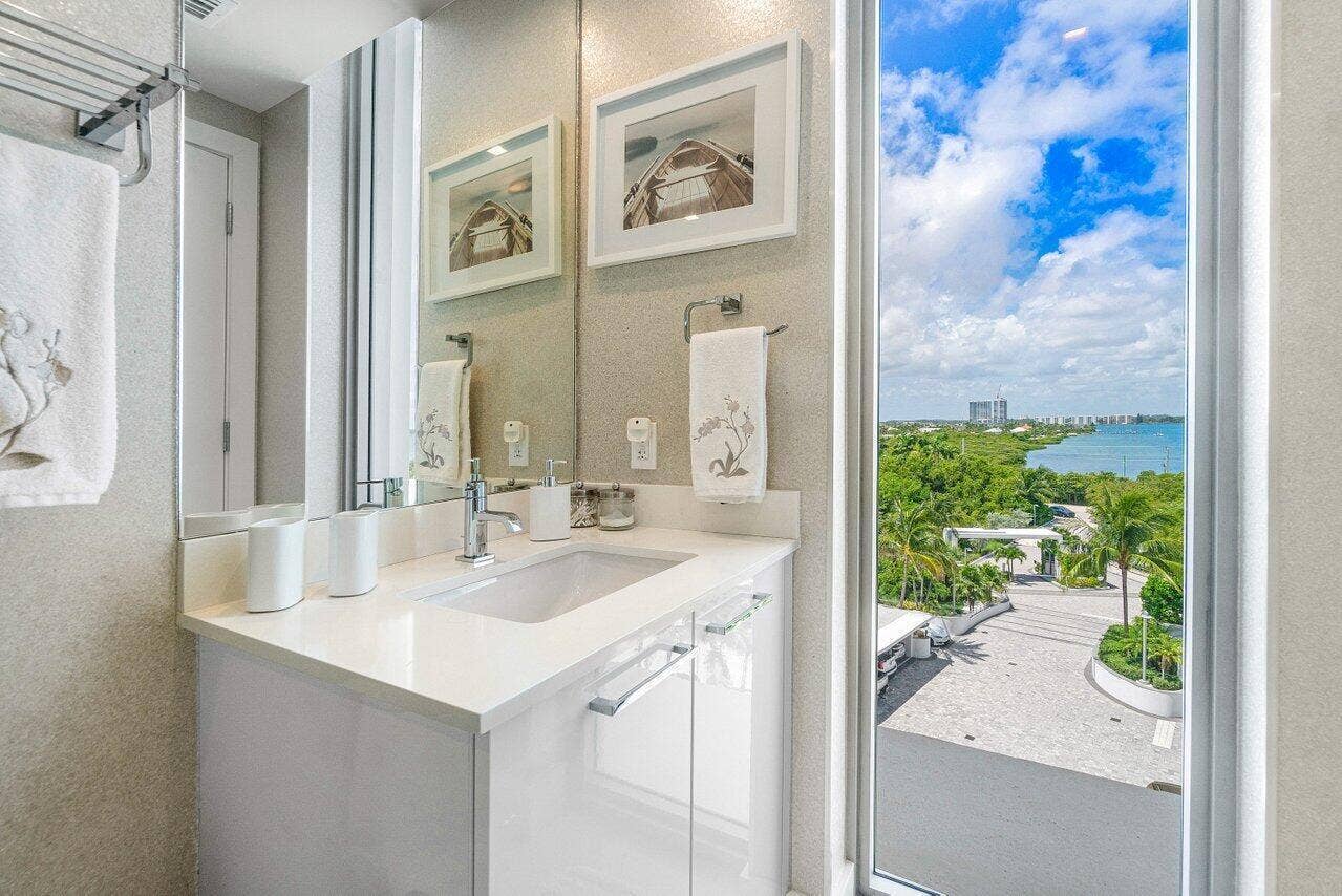 5000 N OCEAN Drive, #603, Singer Island, Singer Island, FL 33404 BATH WINDOW