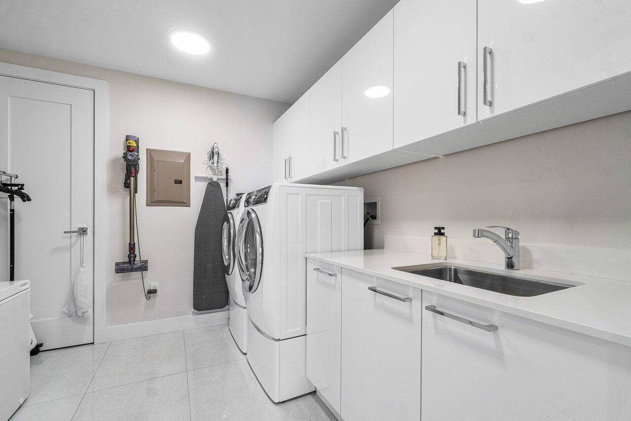 5000 N OCEAN Drive, #603, Singer Island, Singer Island, FL 33404 LAUNDRY