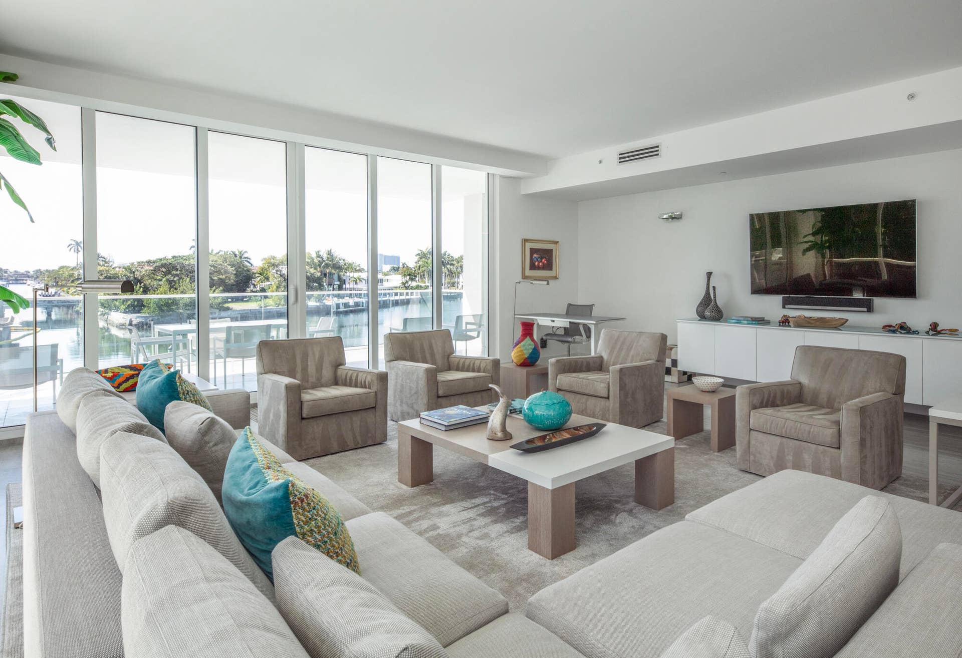 353 SUNSET Drive, #202, Fort Lauderdale, FL 33301 0B9A3660