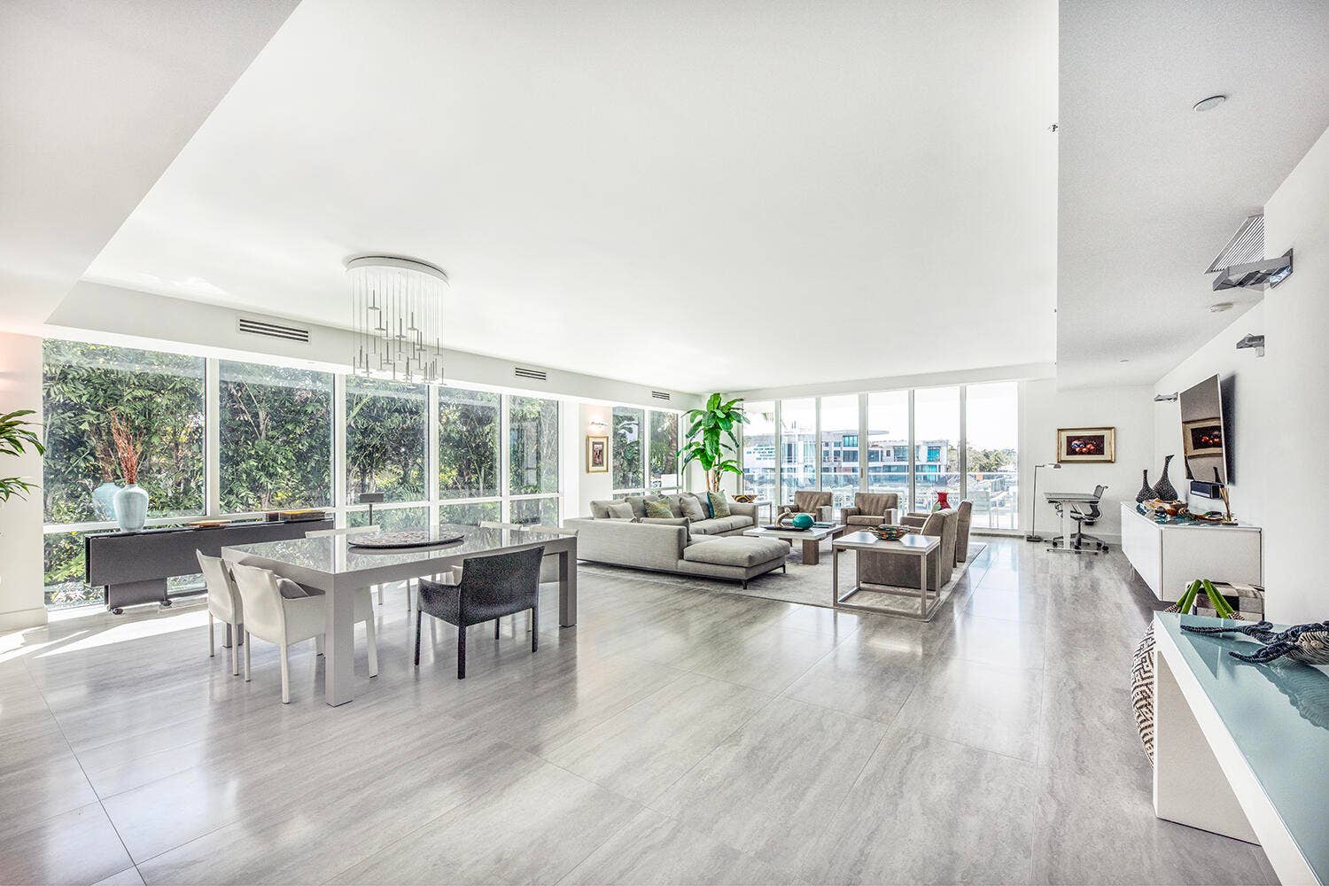 353 SUNSET Drive, #202, Fort Lauderdale, FL 33301 0B9A3665