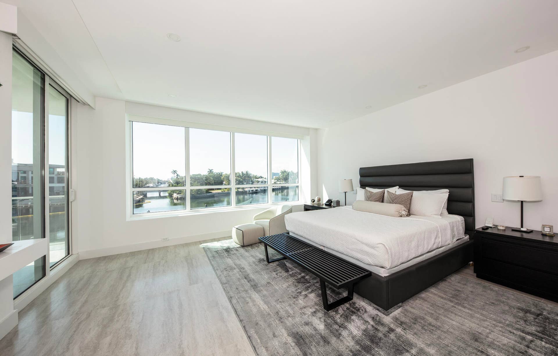 353 SUNSET Drive, #202, Fort Lauderdale, FL 33301 0B9A3667