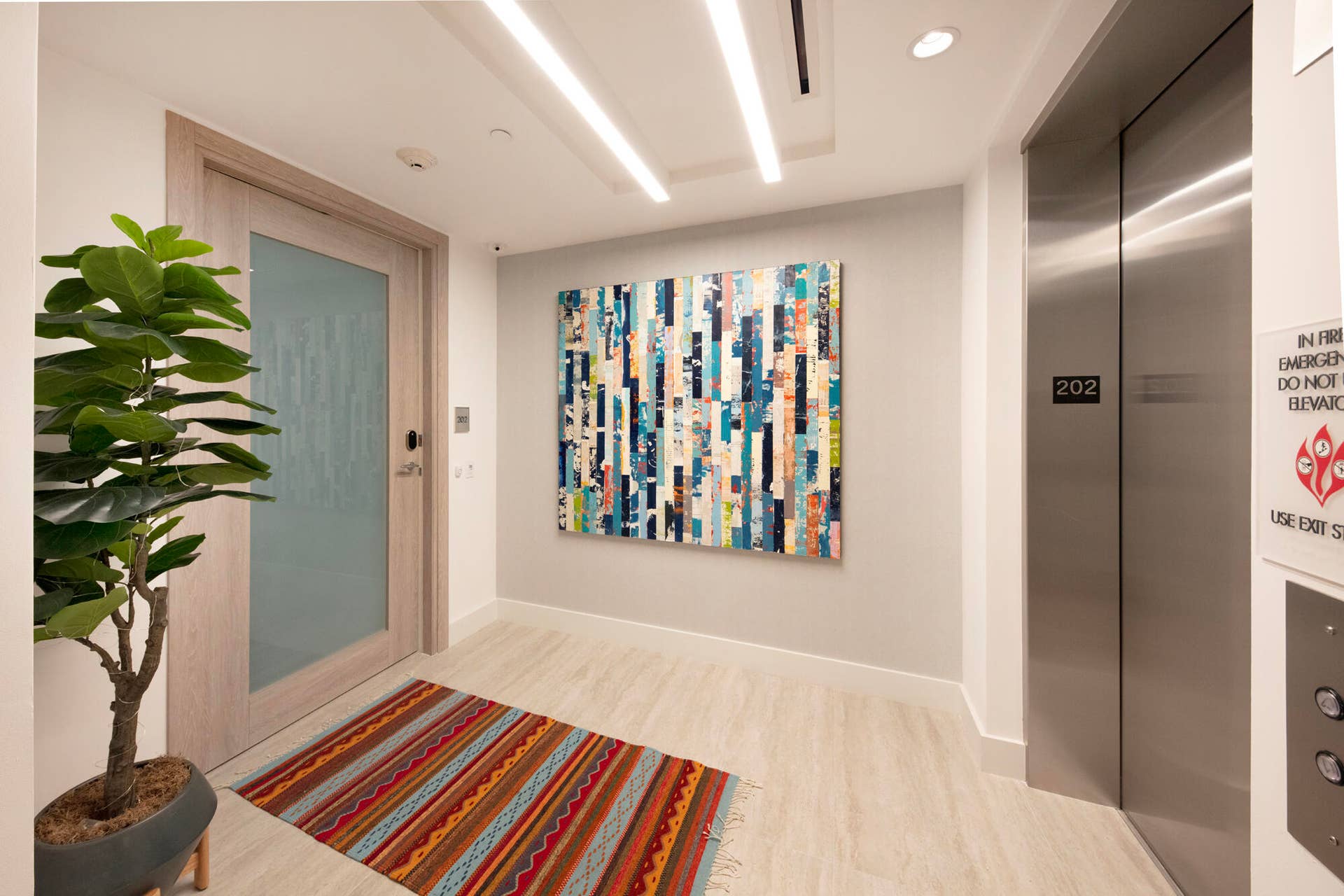 353 SUNSET Drive, #202, Fort Lauderdale, FL 33301 0B9A3708